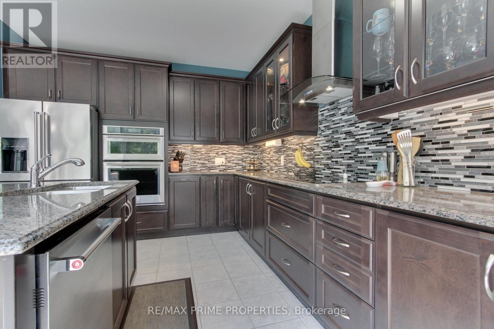 121 ROBERT WILSON CRESCENT - 5
