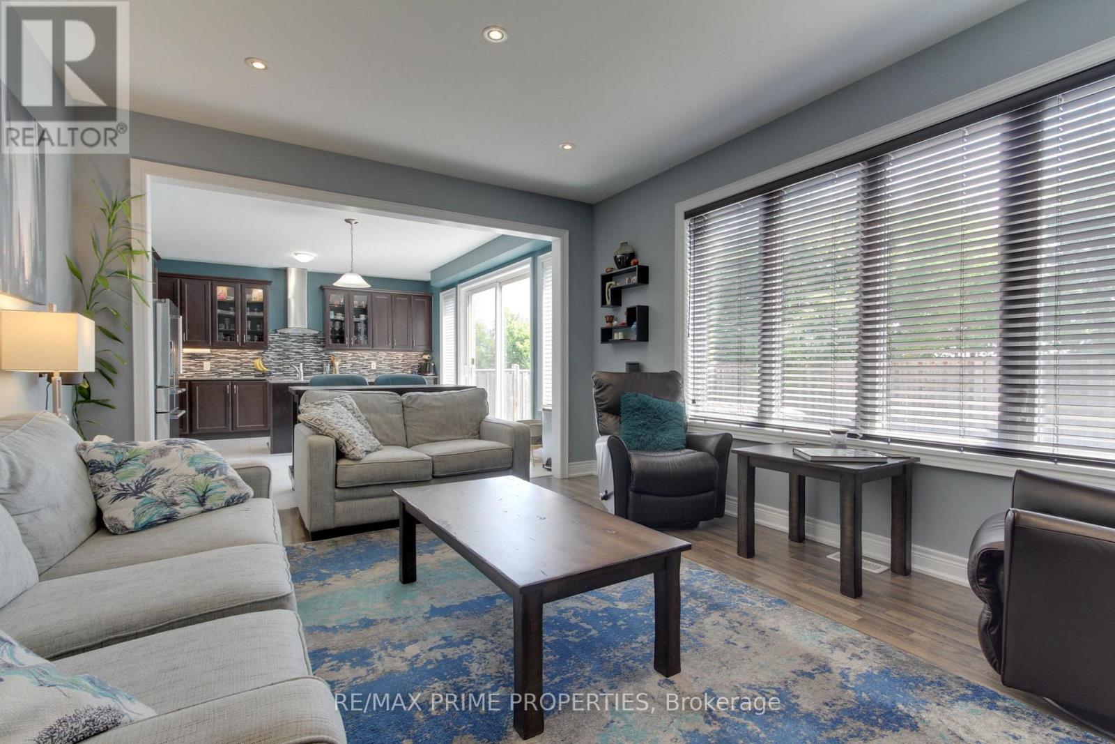 121 ROBERT WILSON CRESCENT - 8