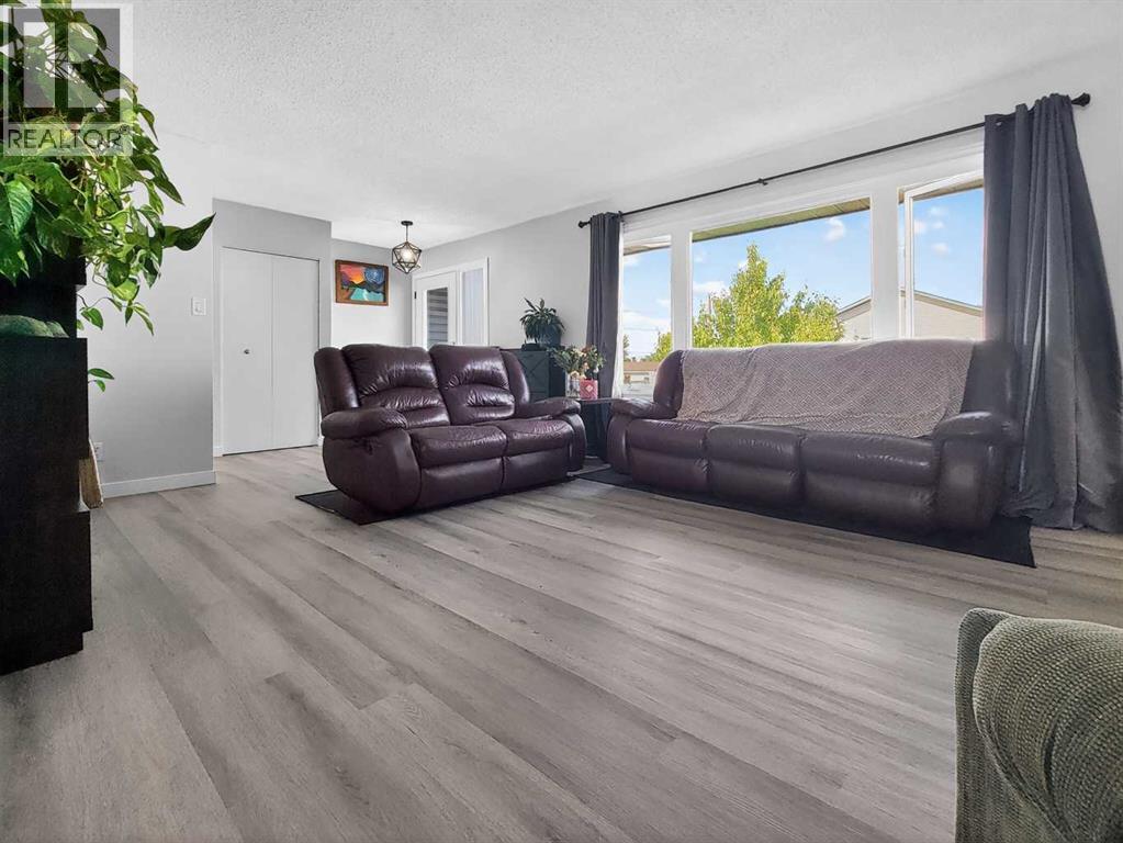9704 94 Avenue - 8