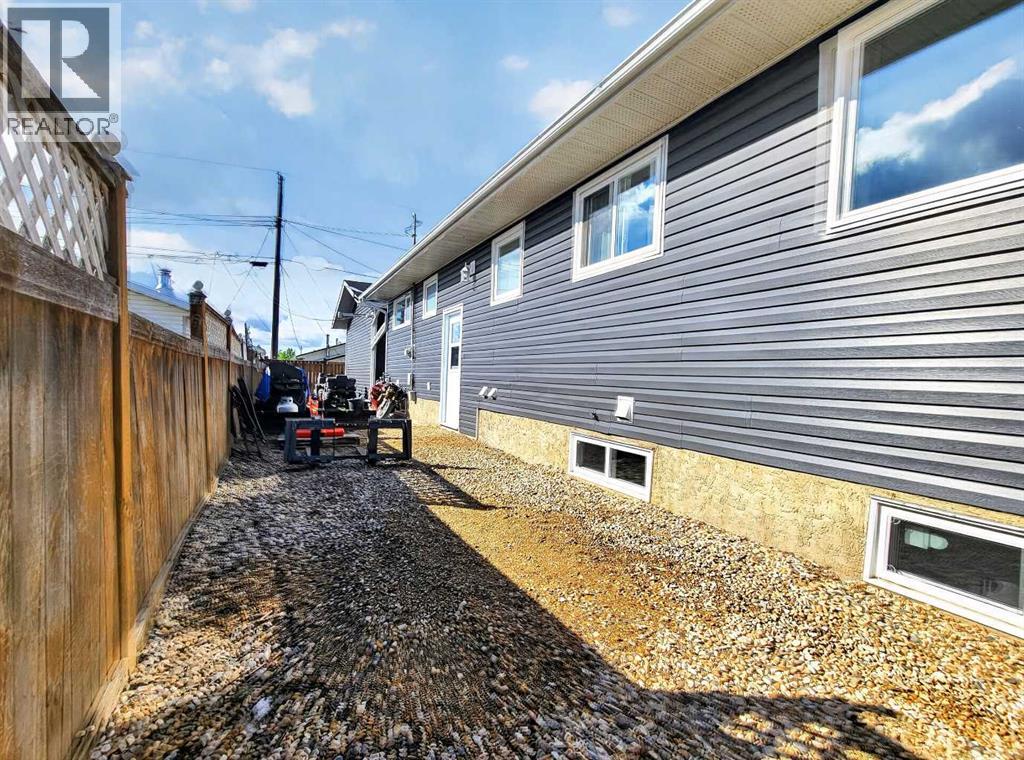 9704 94 Avenue - 41