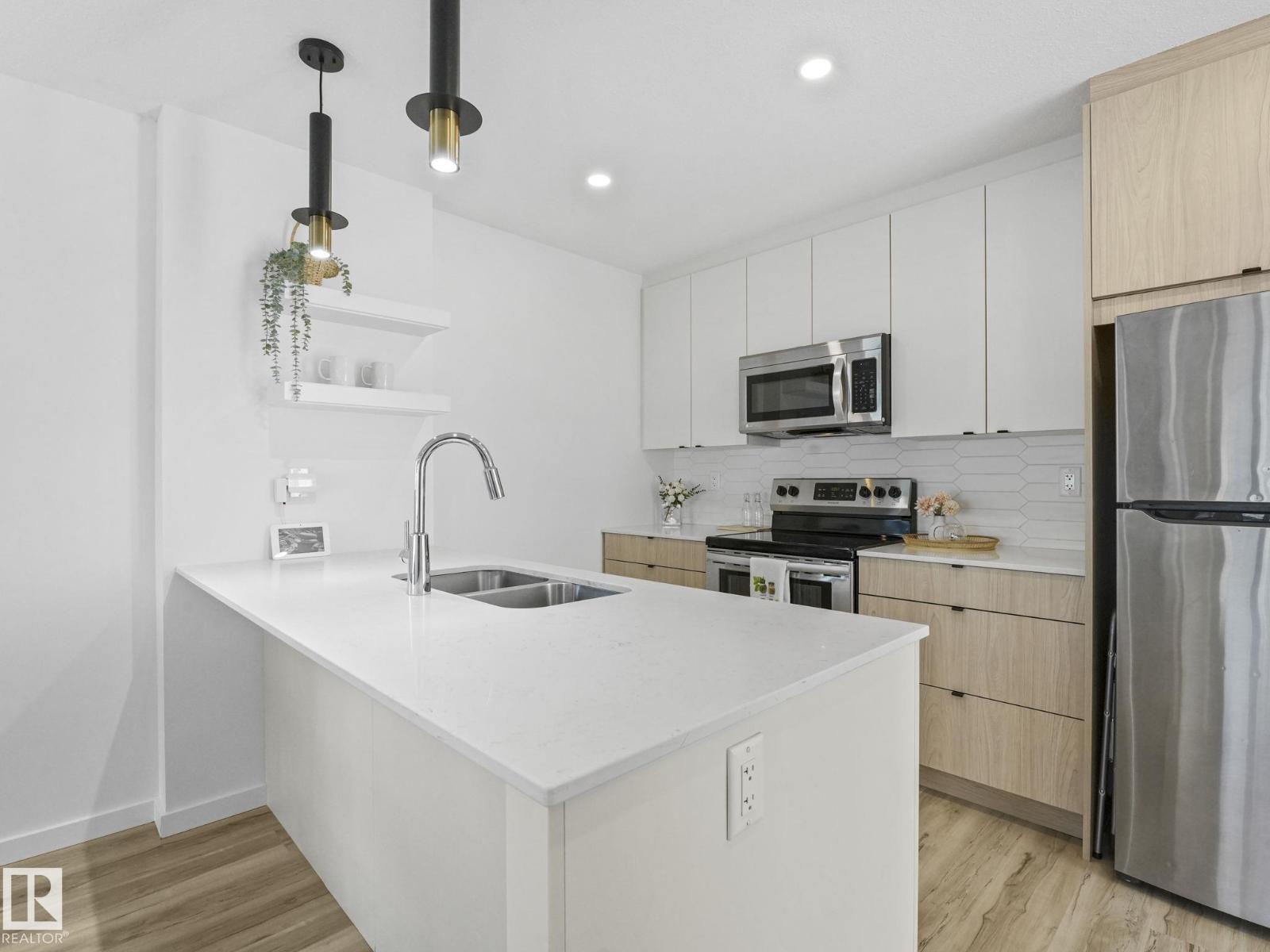 #1 12025 92 ST NW - 18