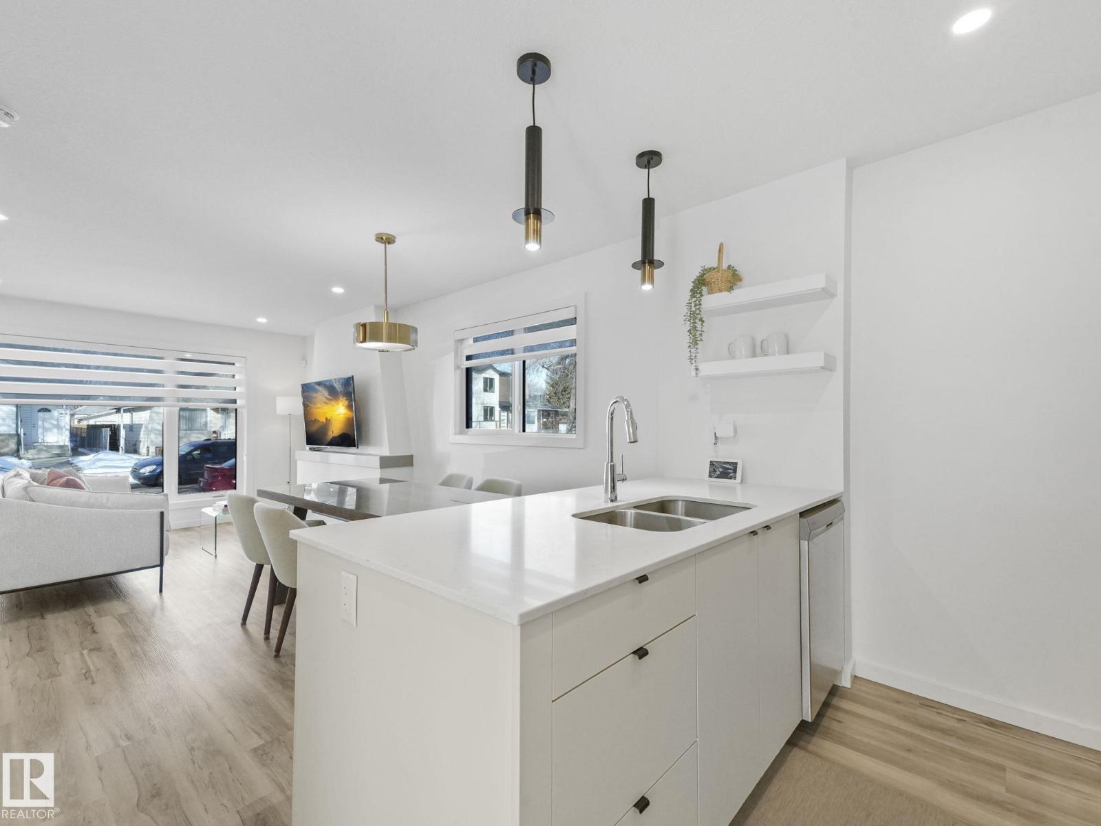 #1 12025 92 ST NW - 19