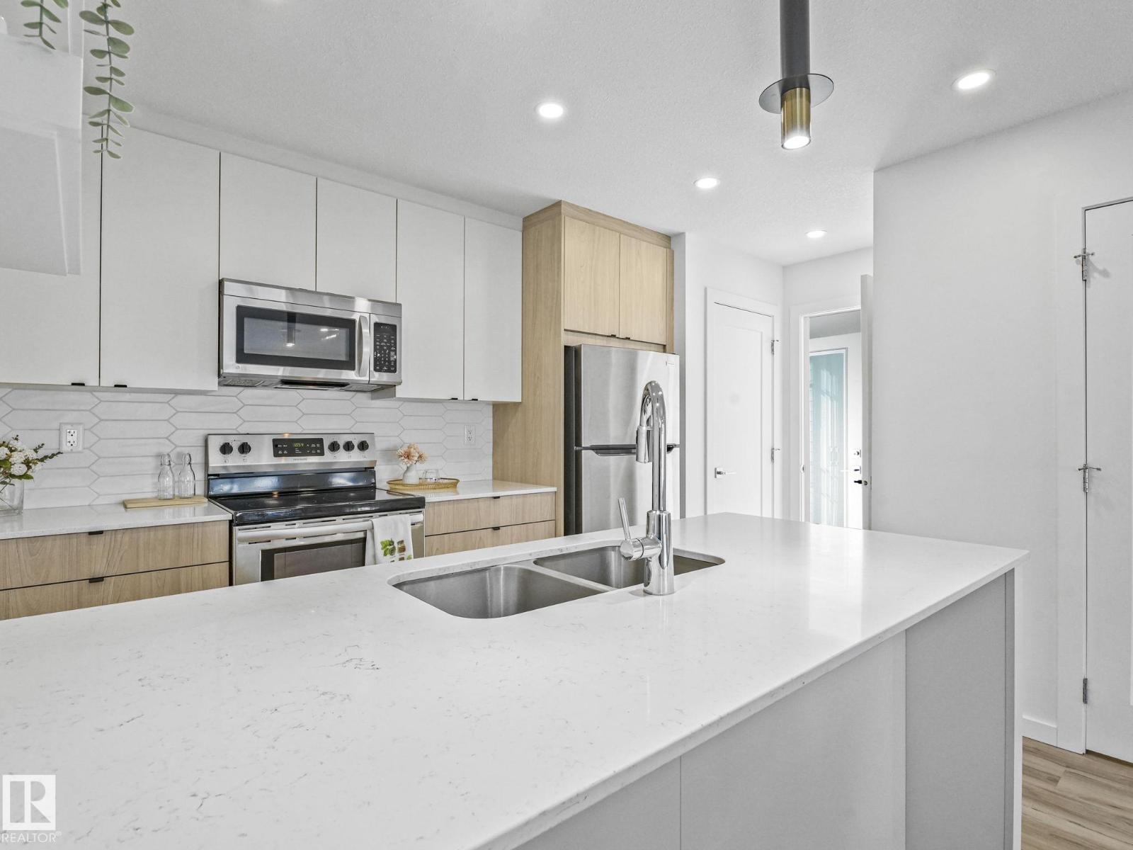 #1 12025 92 ST NW - 25