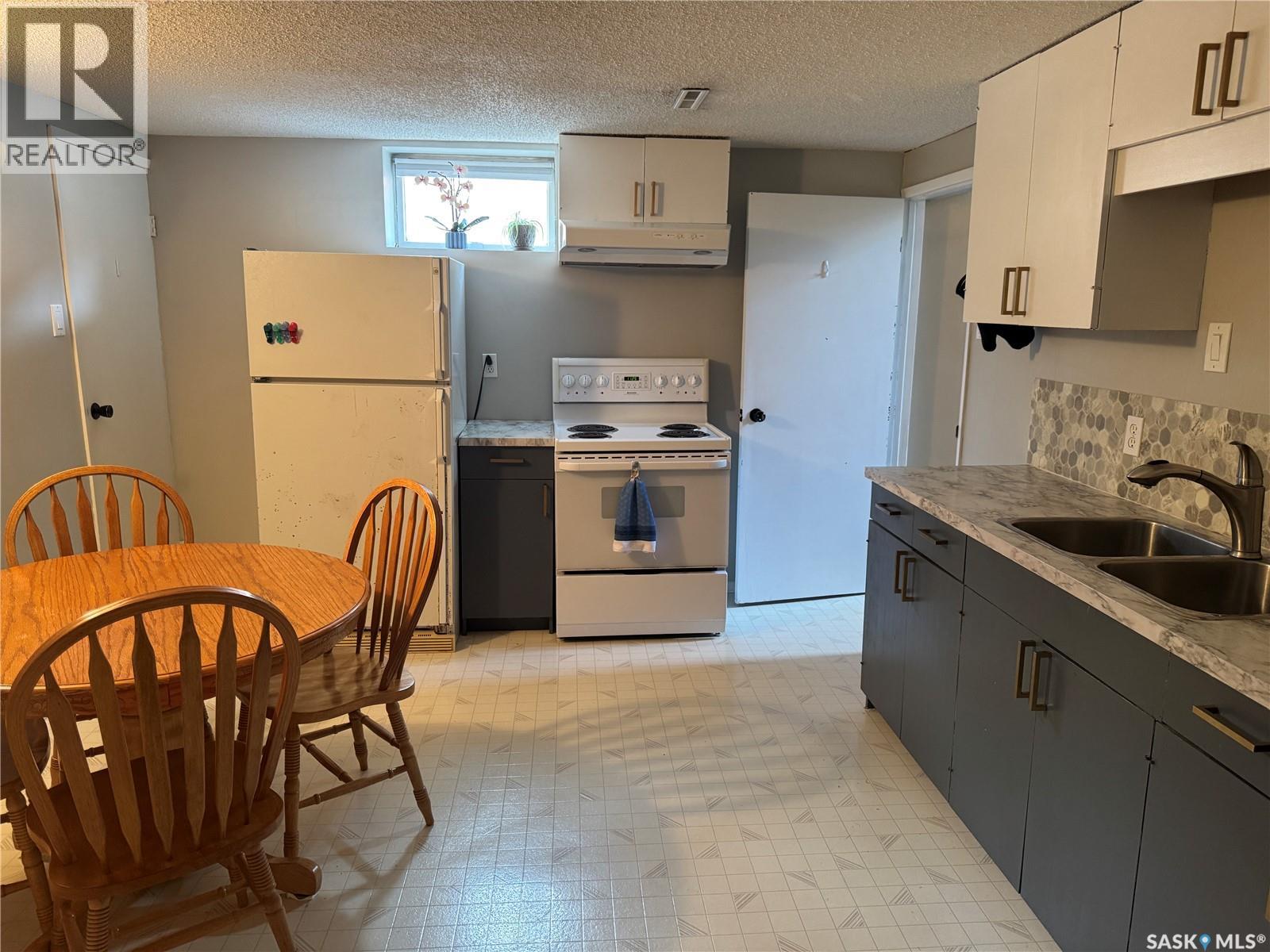 23 Dunning CRESCENT - 26