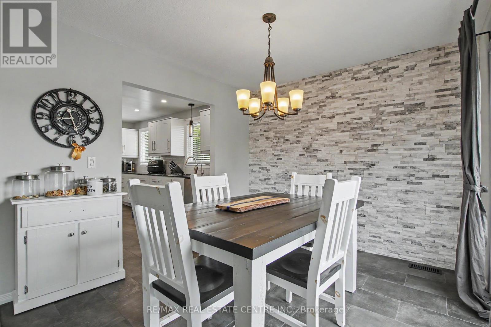 1045 QUEENS BUSH ROAD - 11