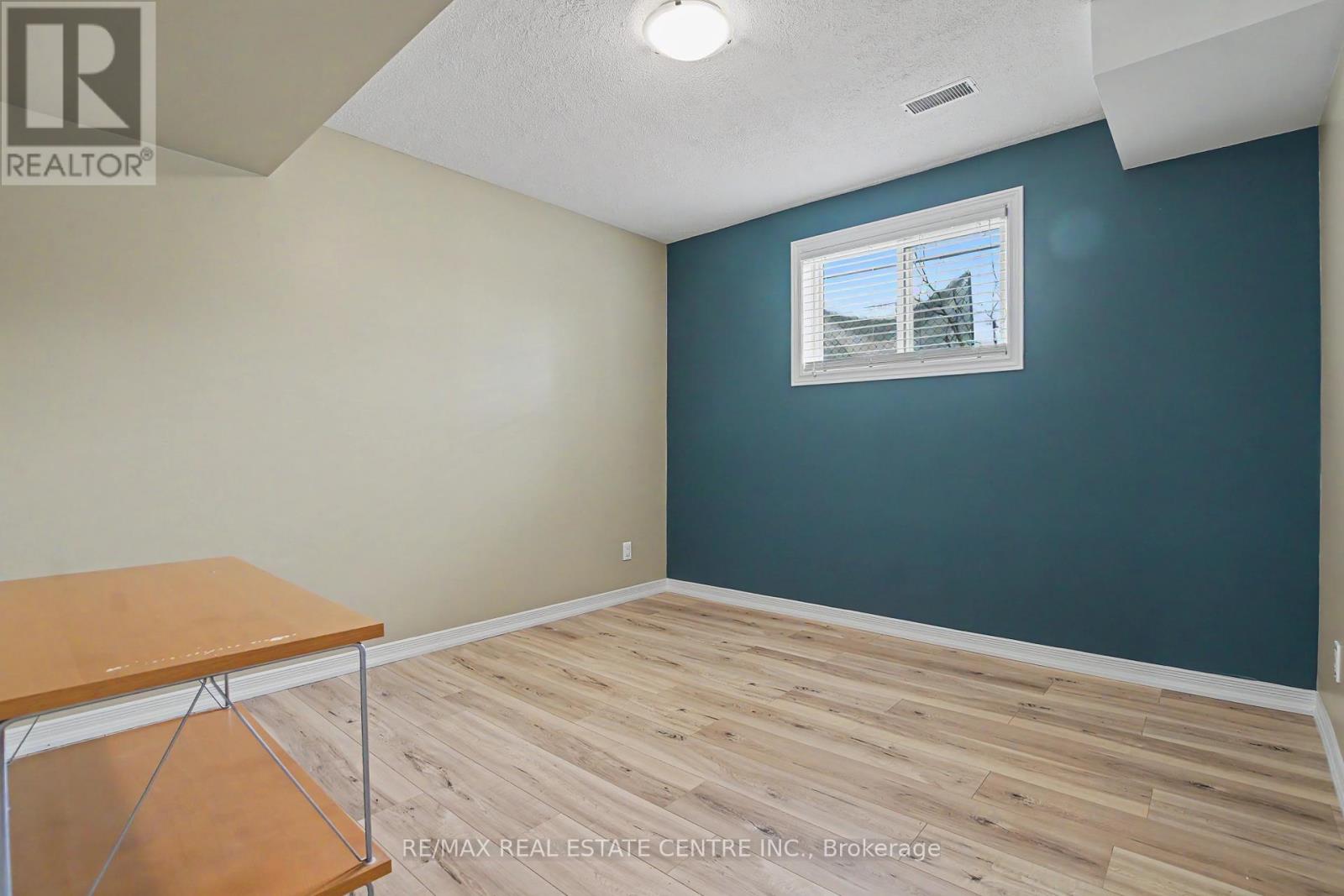 1045 QUEENS BUSH ROAD - 27