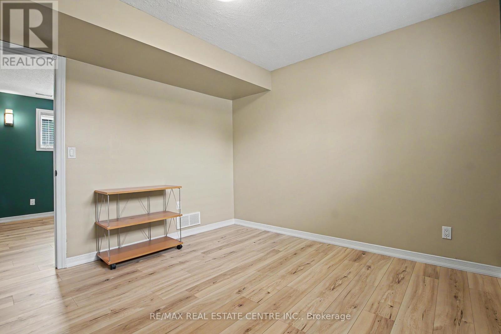 1045 QUEENS BUSH ROAD - 28