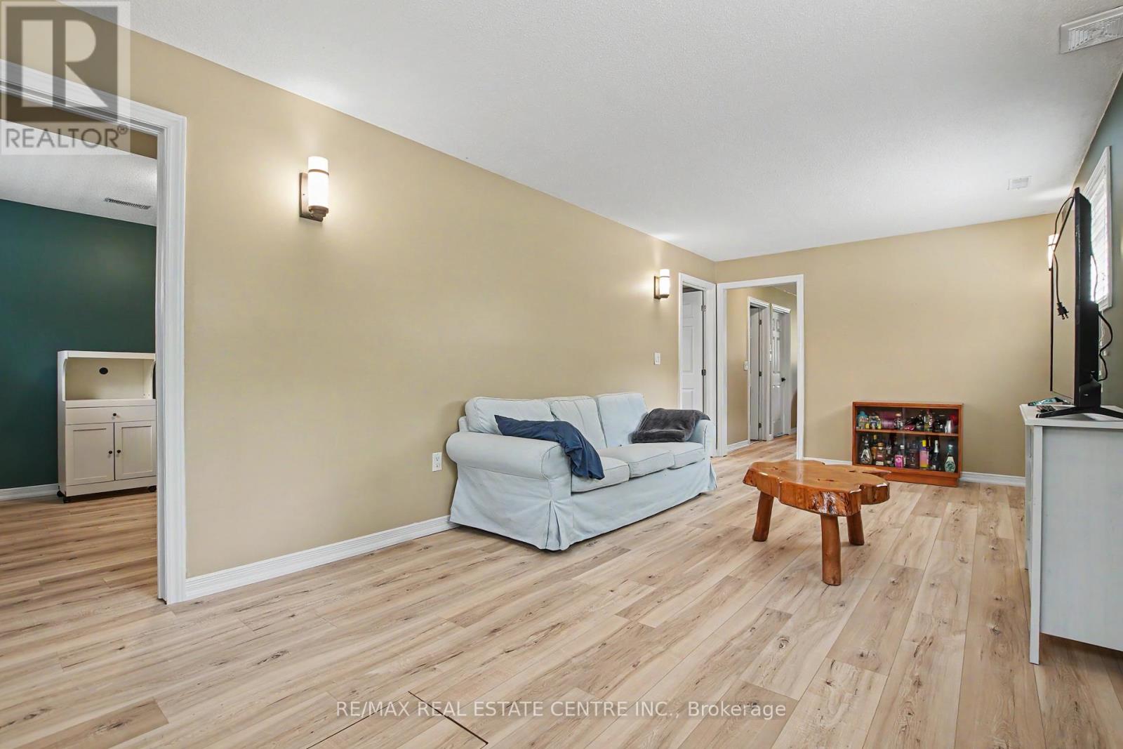 1045 QUEENS BUSH ROAD - 30