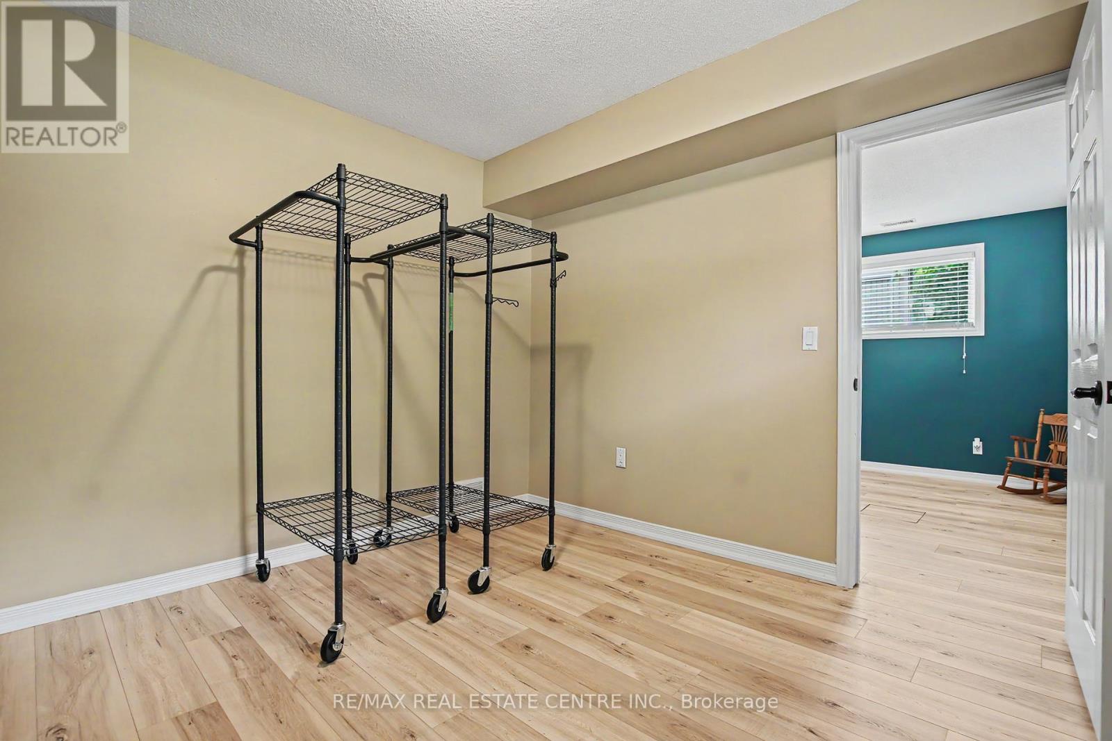 1045 QUEENS BUSH ROAD - 33