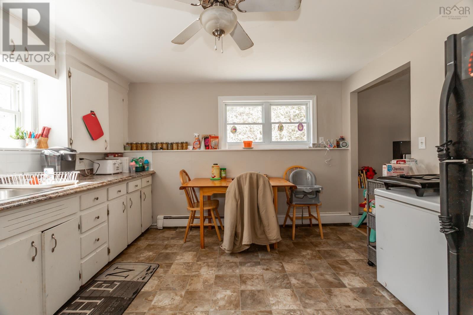 423 - 425 Canaan Avenue - 10
