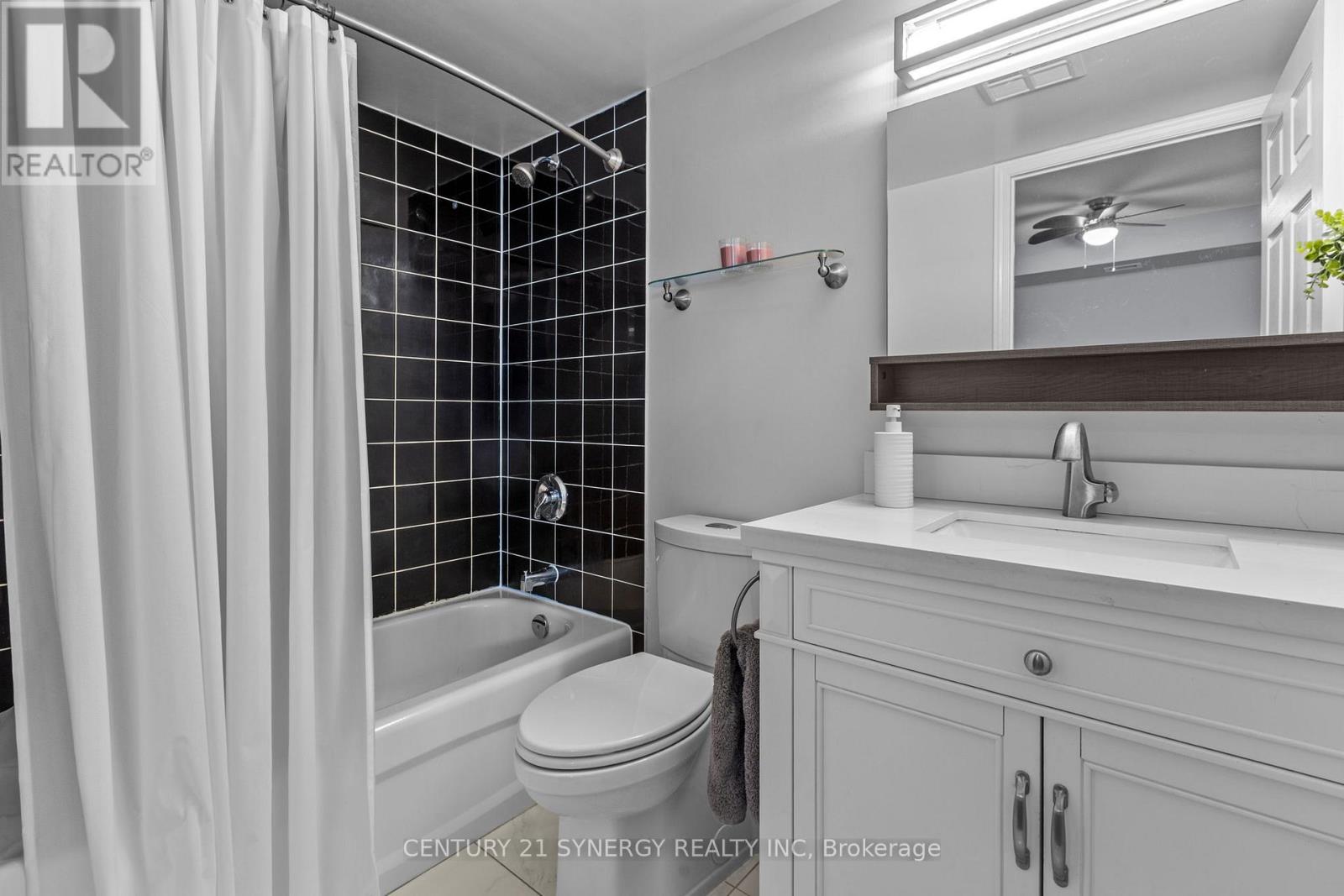 House for Rent in Ottawa – PH13 – 429 SOMERSET STREET W, Ottawa – By Peter Sagos - Image 17