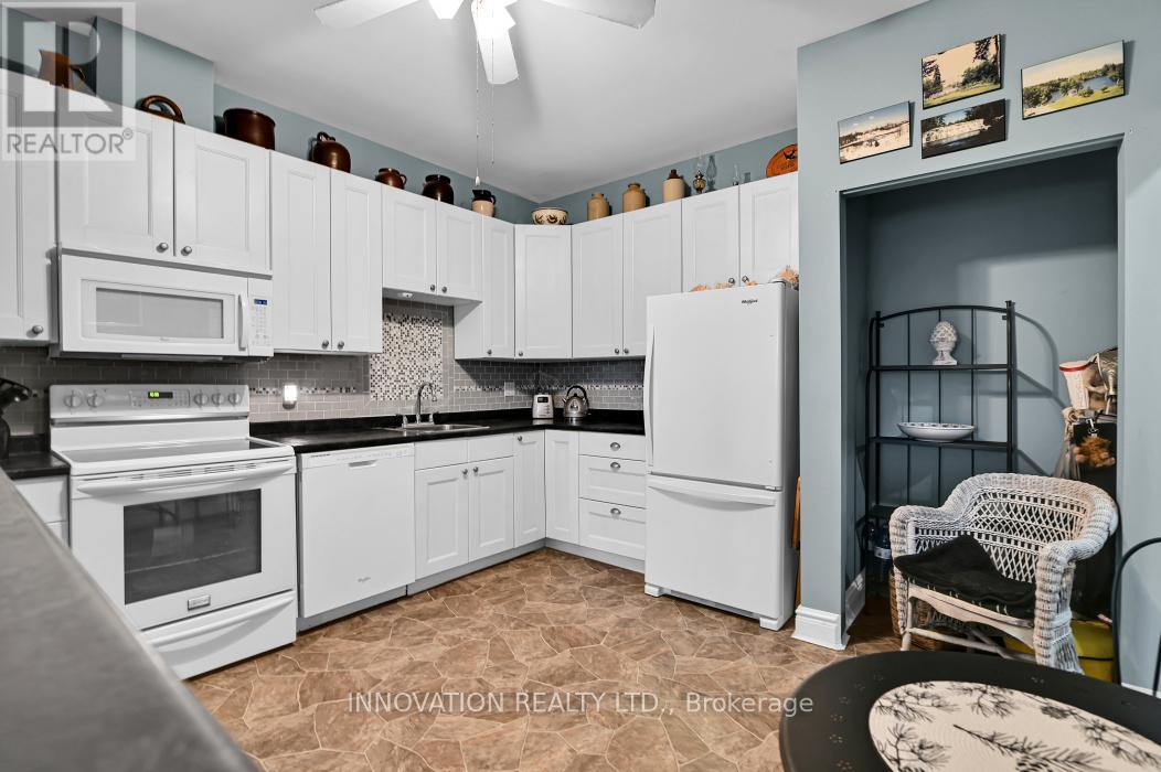 #319 1 ROSAMOND STREET E - Image 11