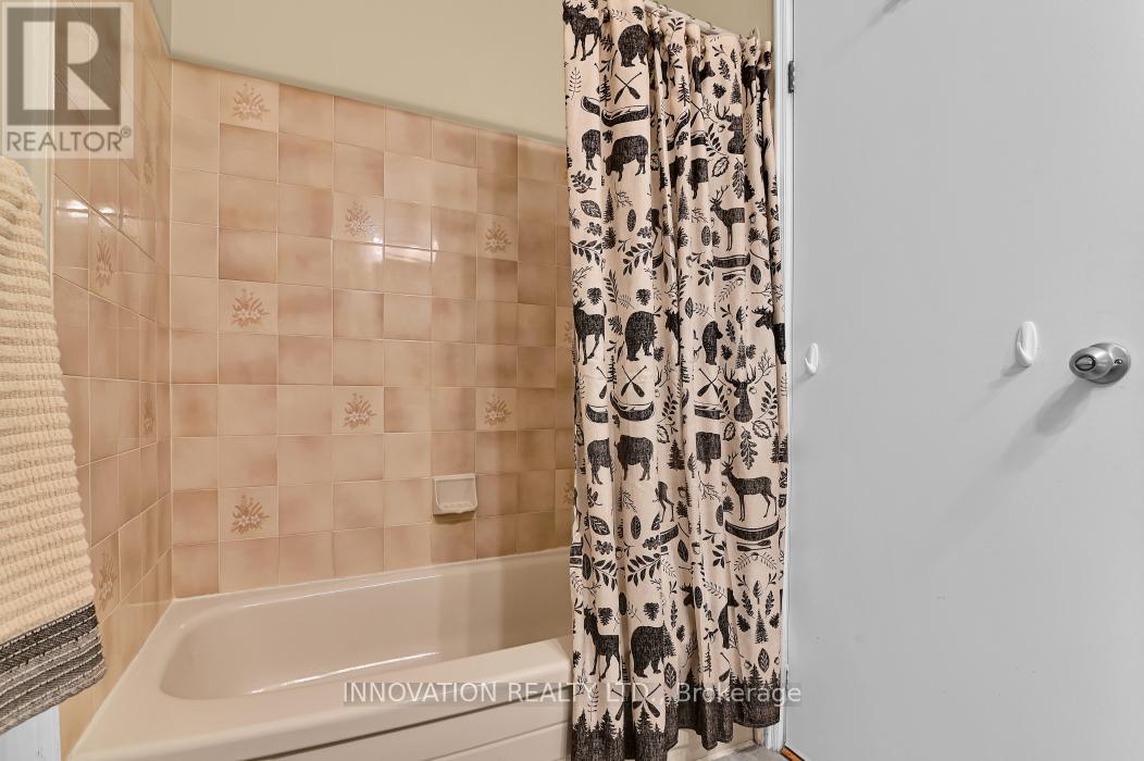 #319 1 ROSAMOND STREET E - Image 23