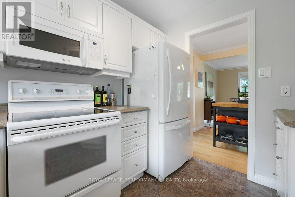 House for Rent in Ottawa – 1550 BOURCIER DRIVE, Ottawa – By Peter Sagos - Image 9