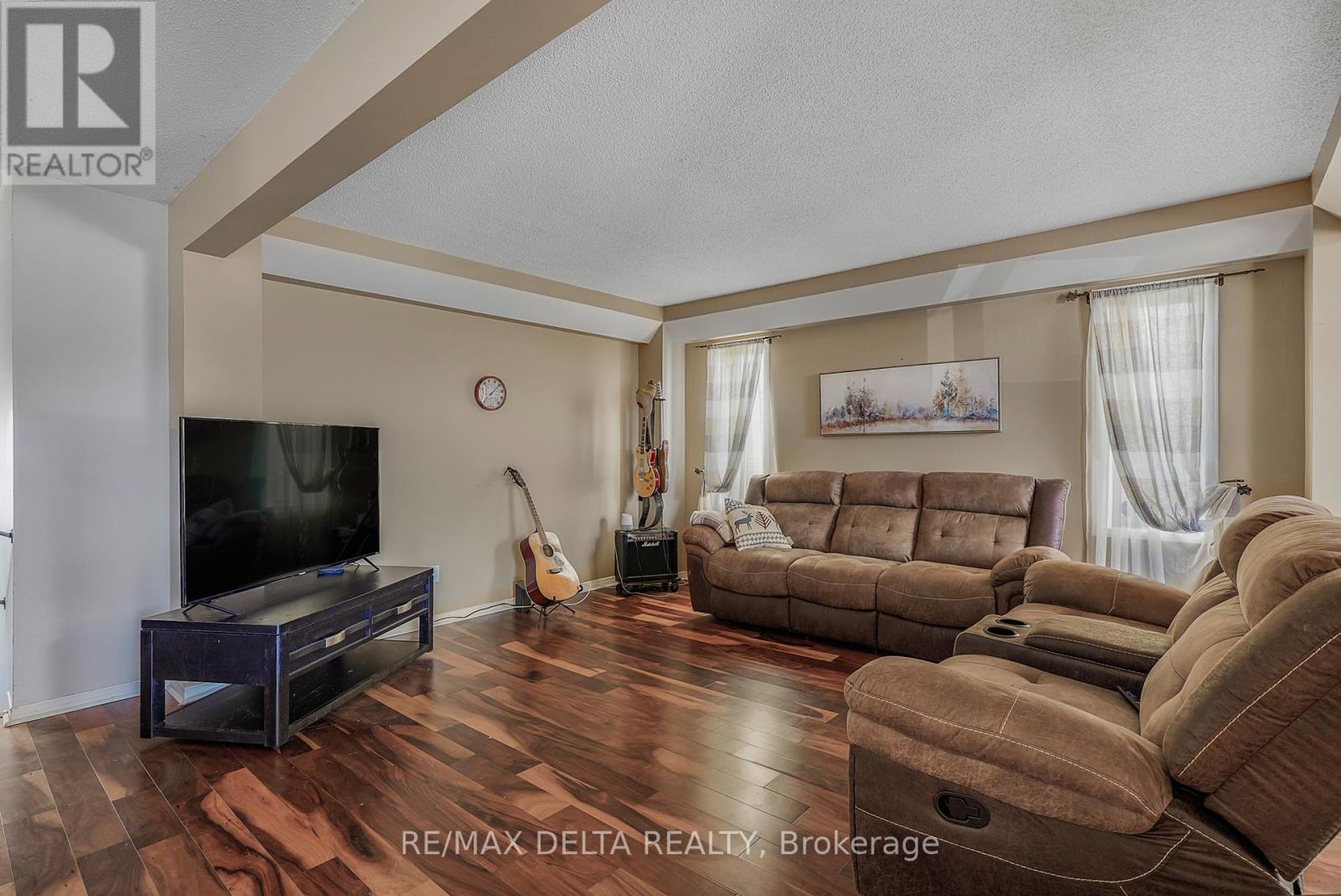 2218 CECILE CRESCENT - 11