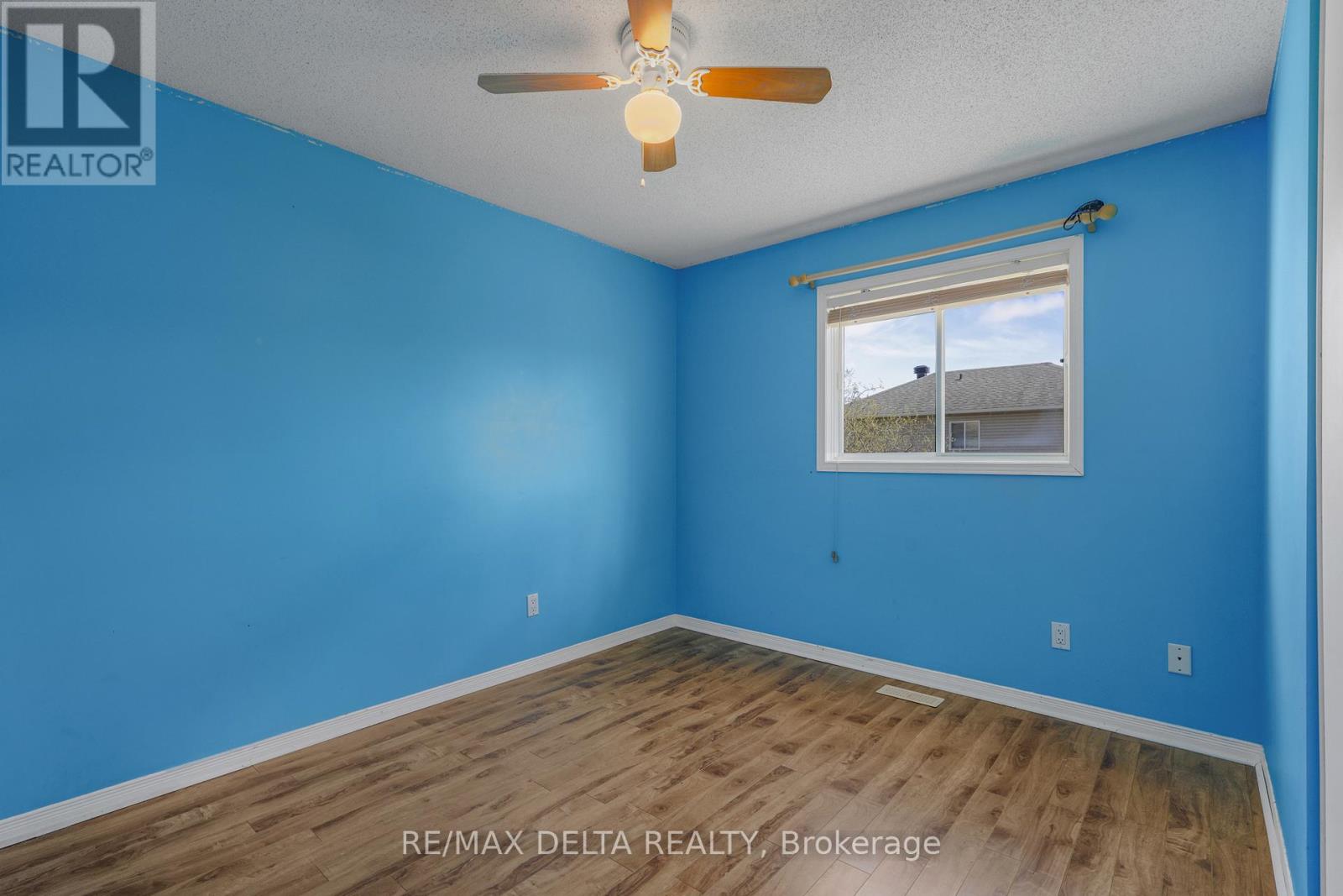 2218 CECILE CRESCENT - 21