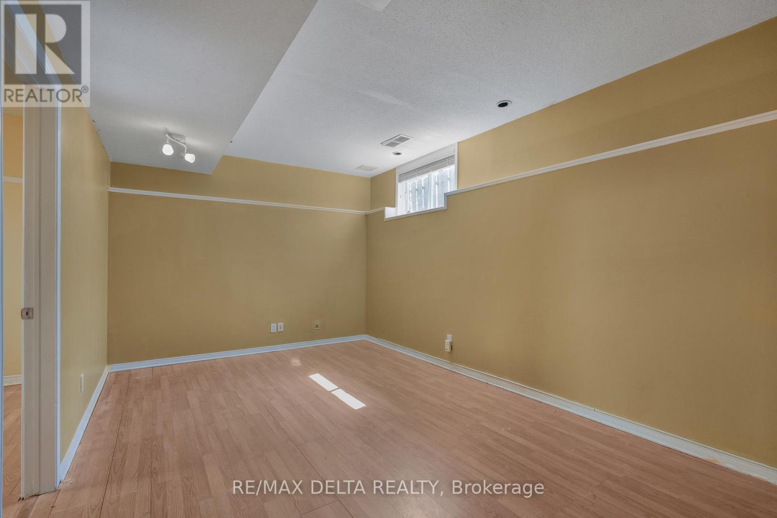2218 CECILE CRESCENT - 24