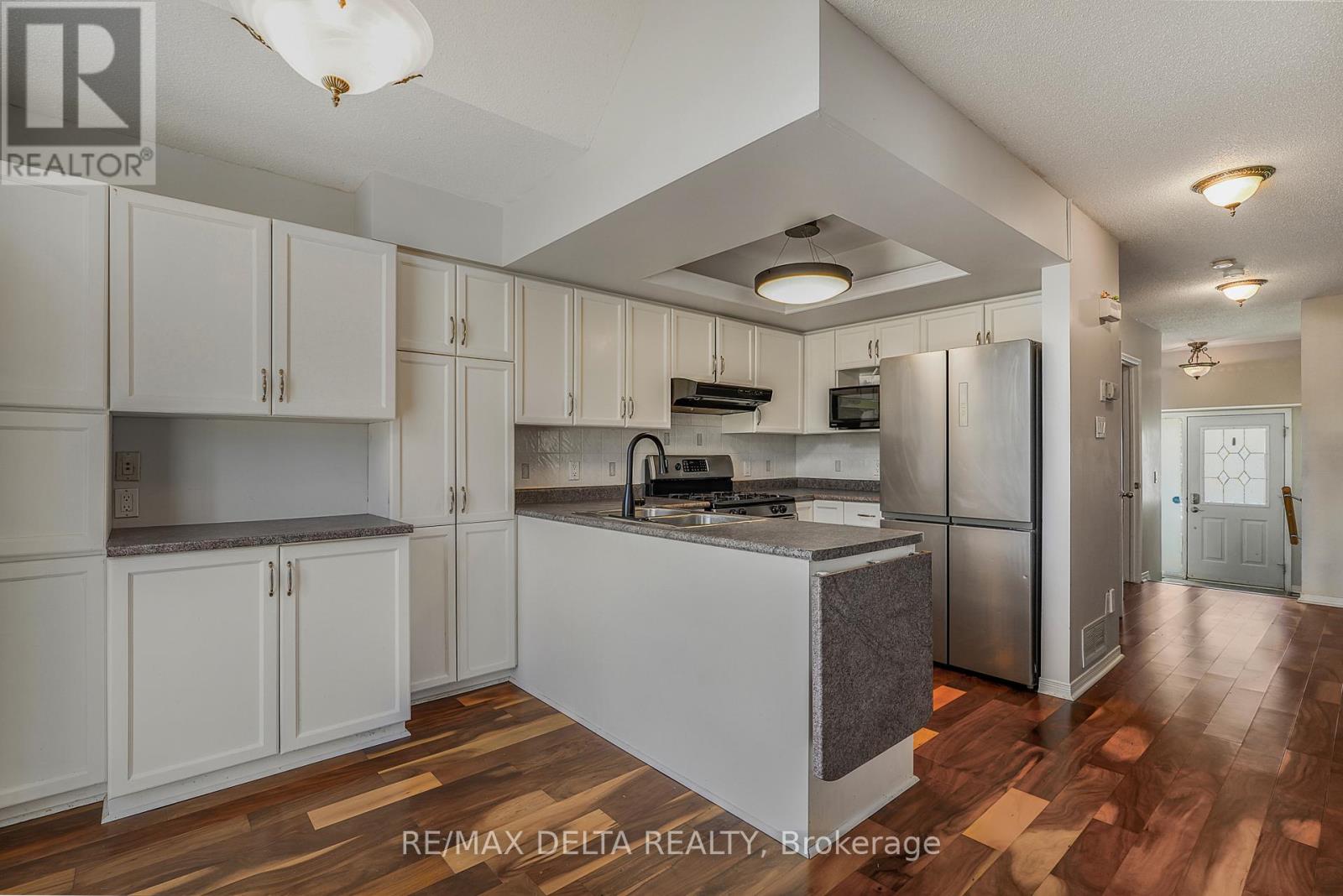 2218 CECILE CRESCENT - 8