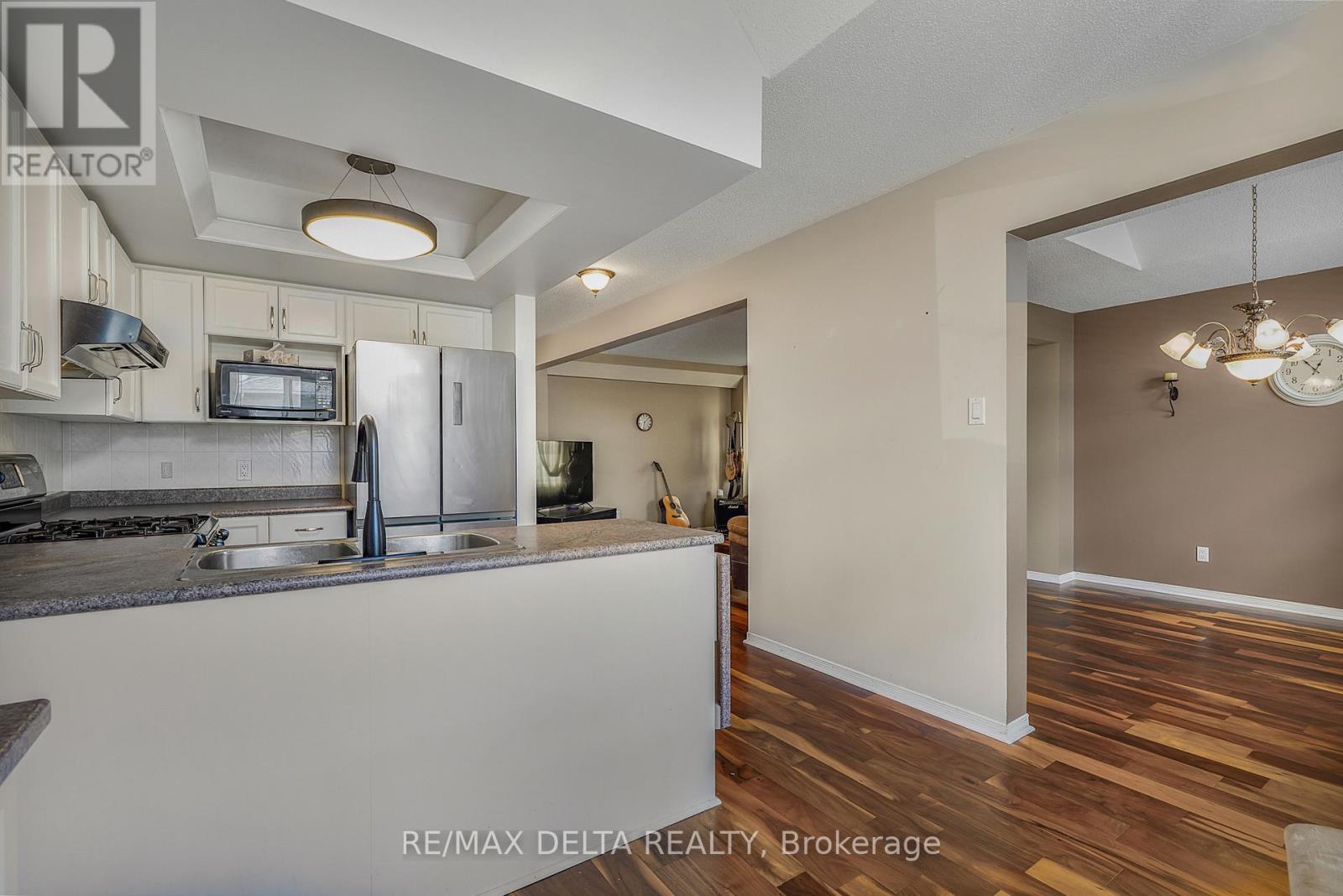 2218 CECILE CRESCENT - 9
