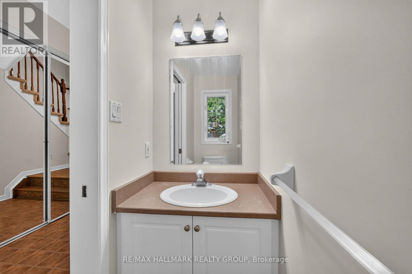 24 GRAY CRESCENT - 16