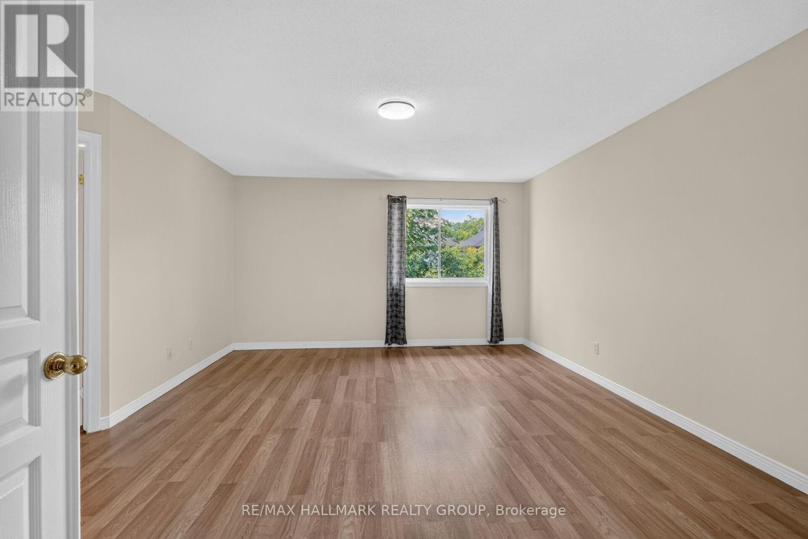 24 GRAY CRESCENT - 18