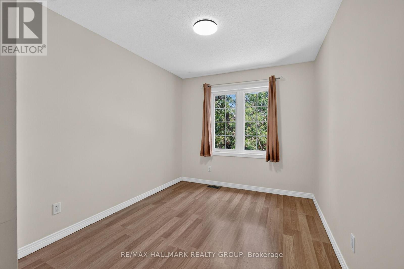 24 GRAY CRESCENT - 21