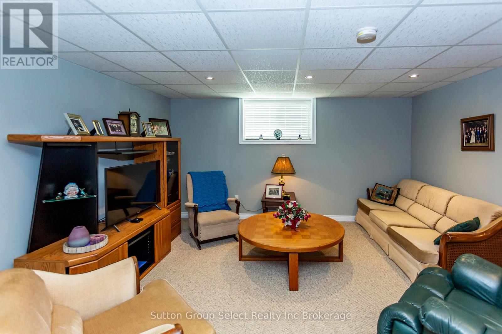 #31 540 SPITFIRE STREET - 33