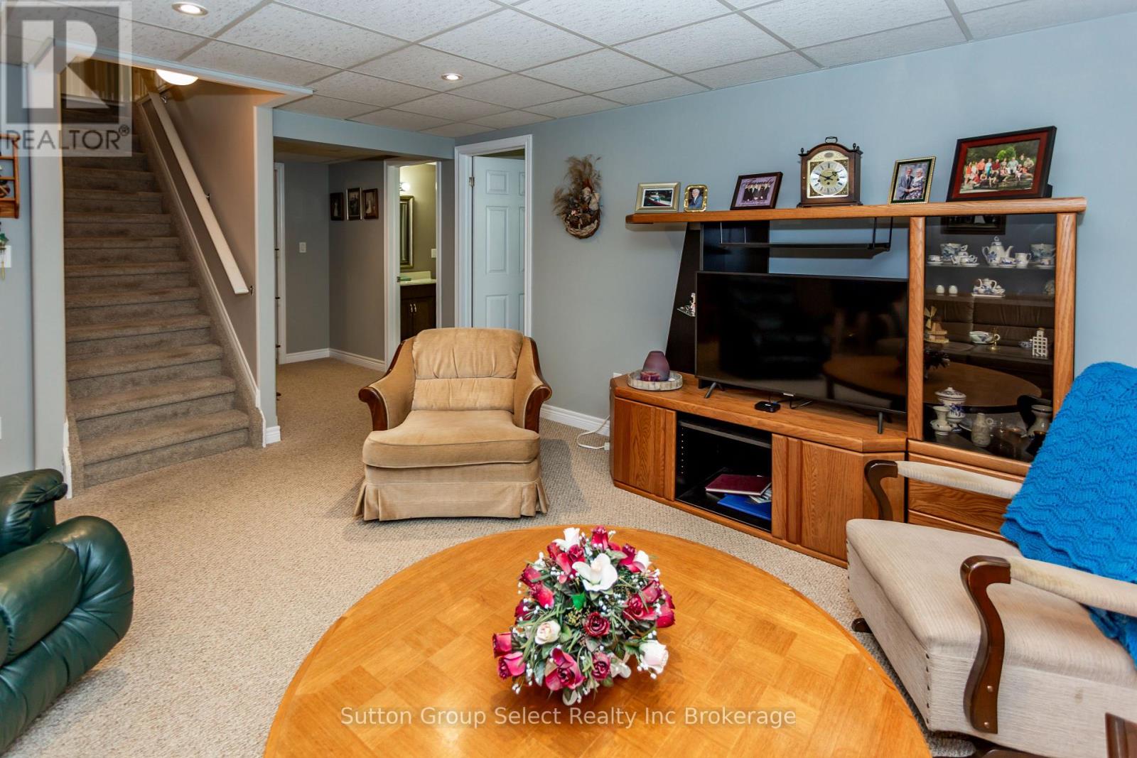 #31 540 SPITFIRE STREET - 34
