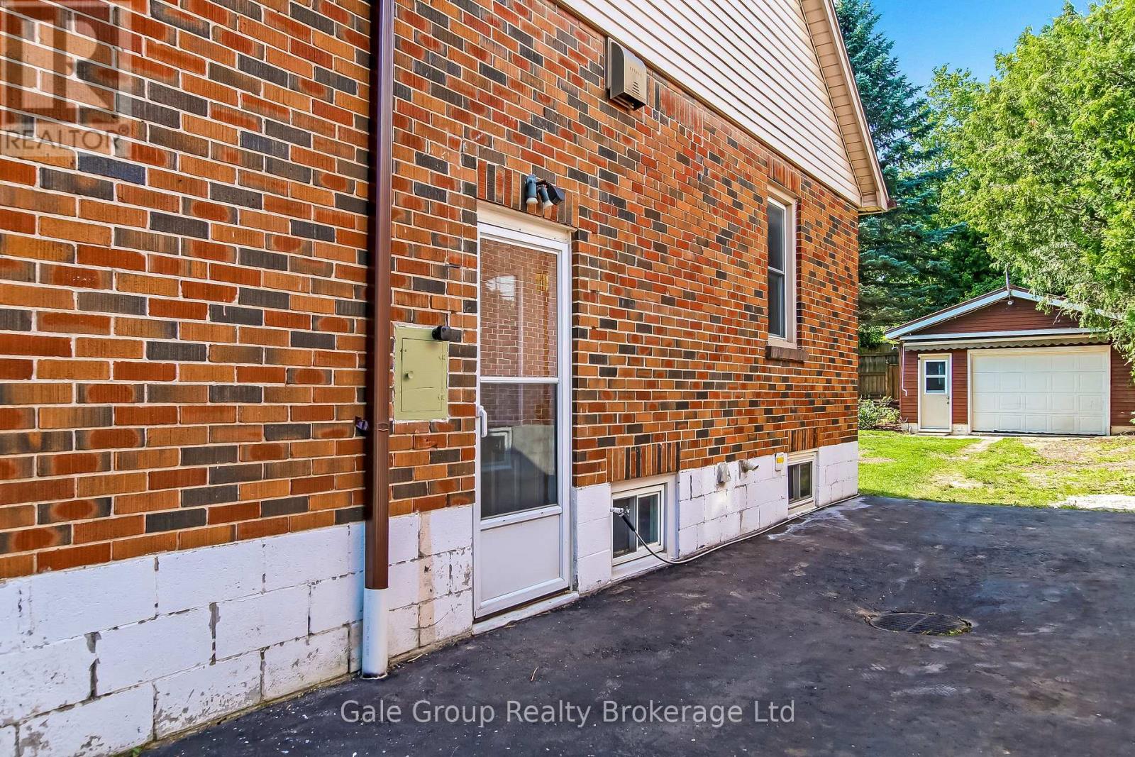 457 BRANT STREET - Image 3