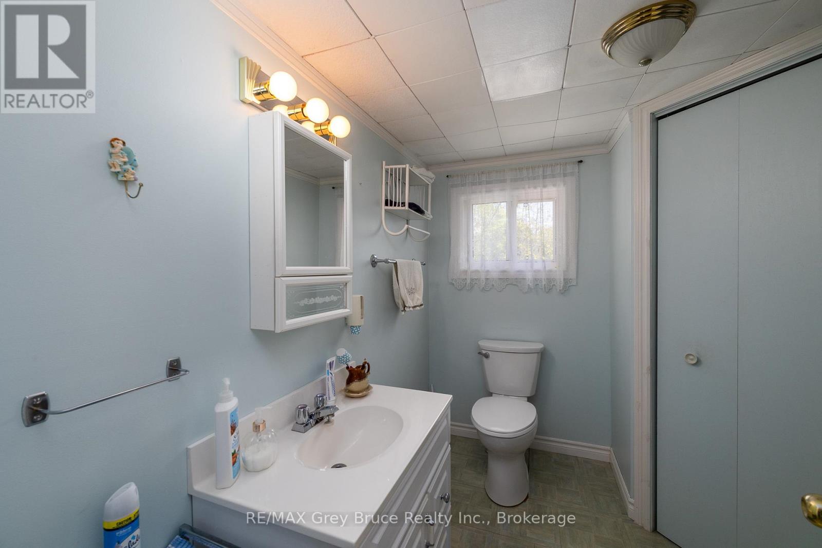 181 WOODLAND CIRCLE - 32