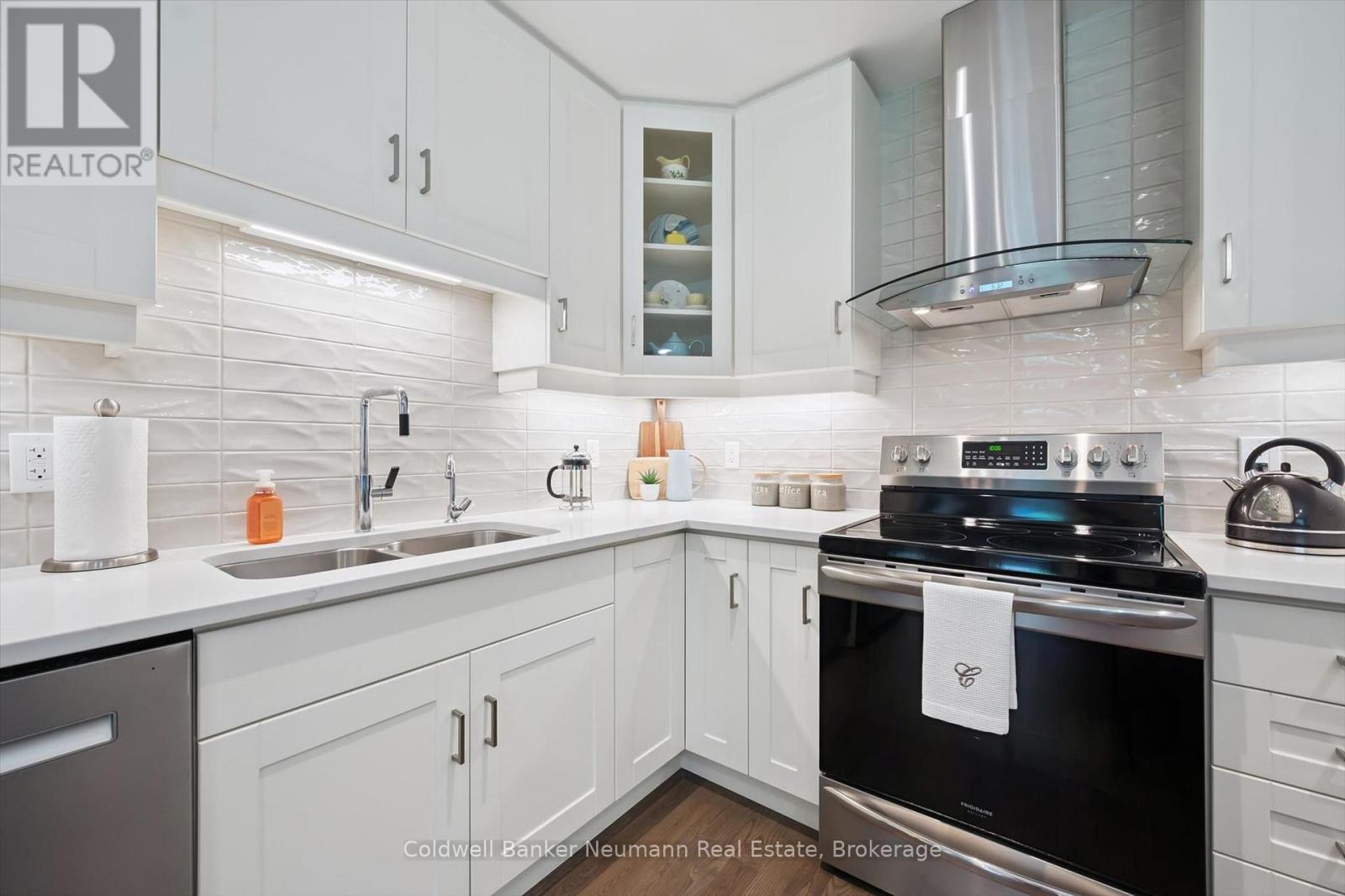 #92 60 ARKELL ROAD - 22