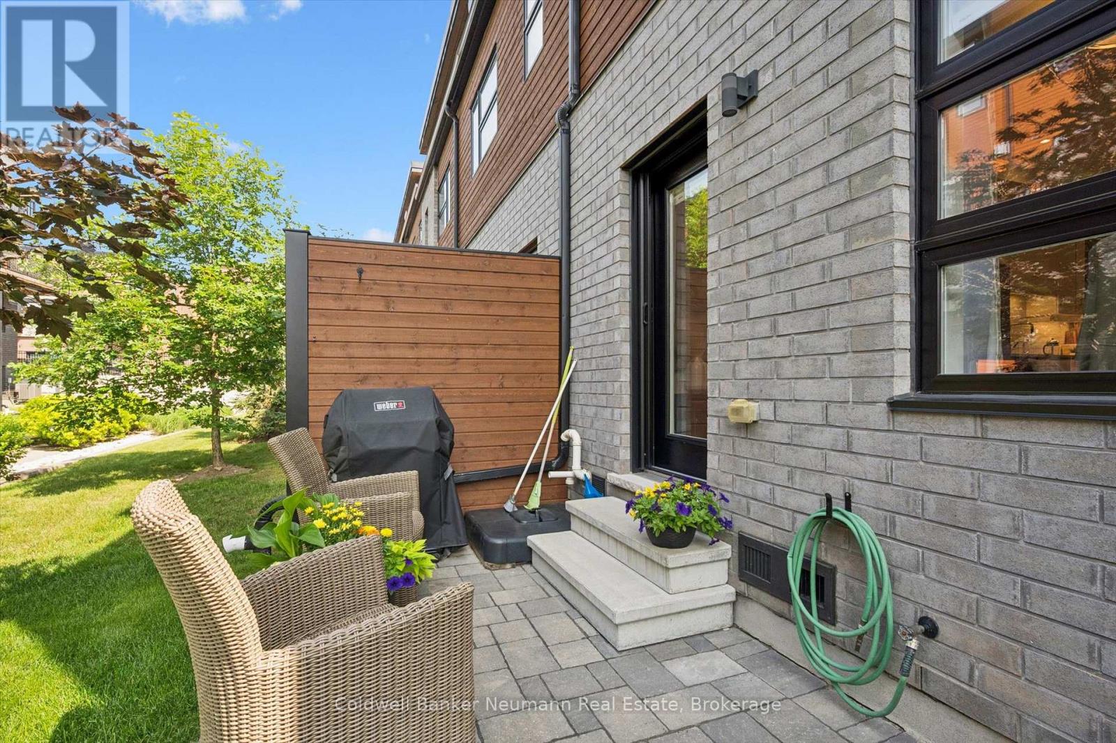 #92 60 ARKELL ROAD - 38