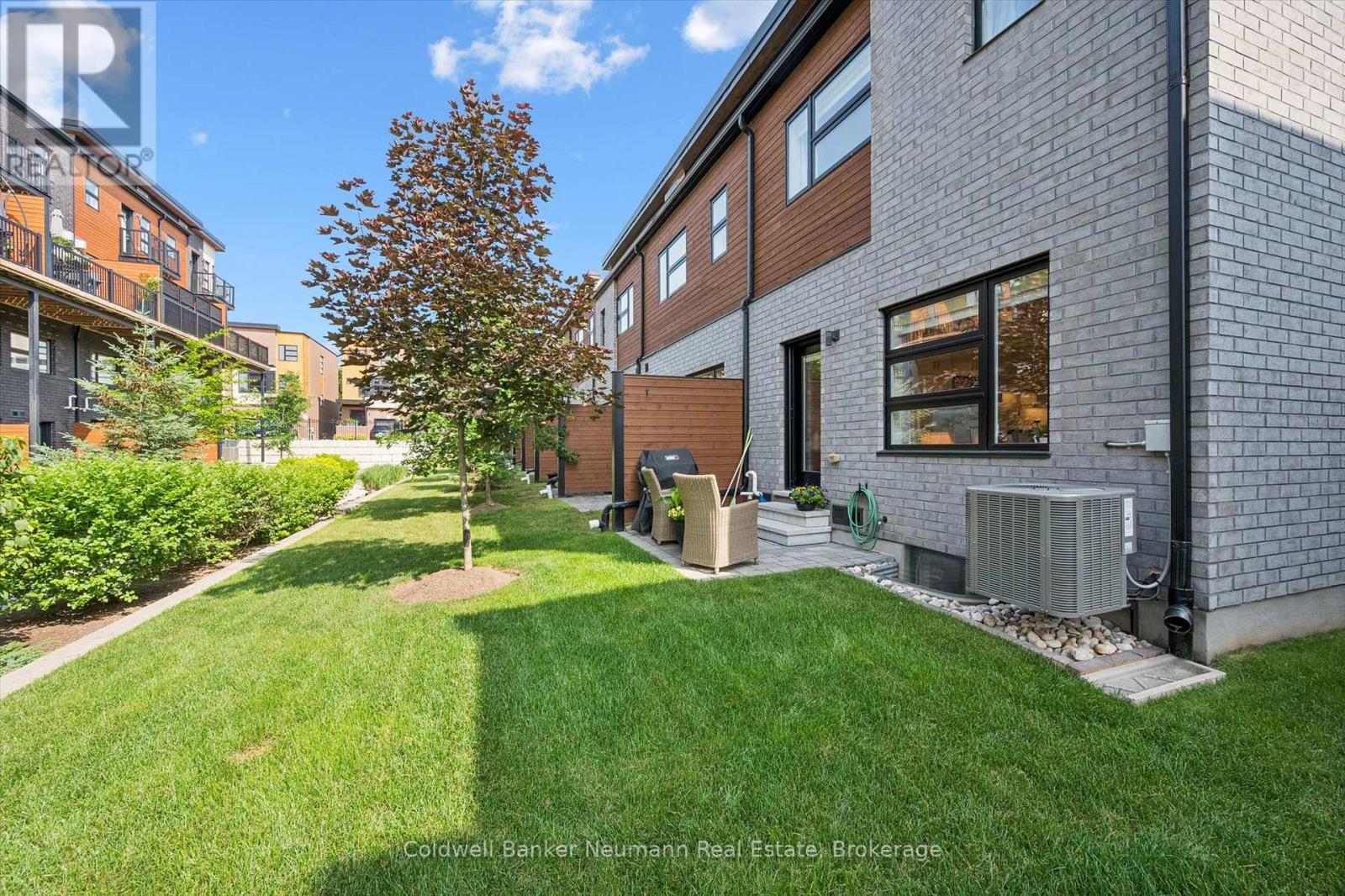 #92 60 ARKELL ROAD - 39