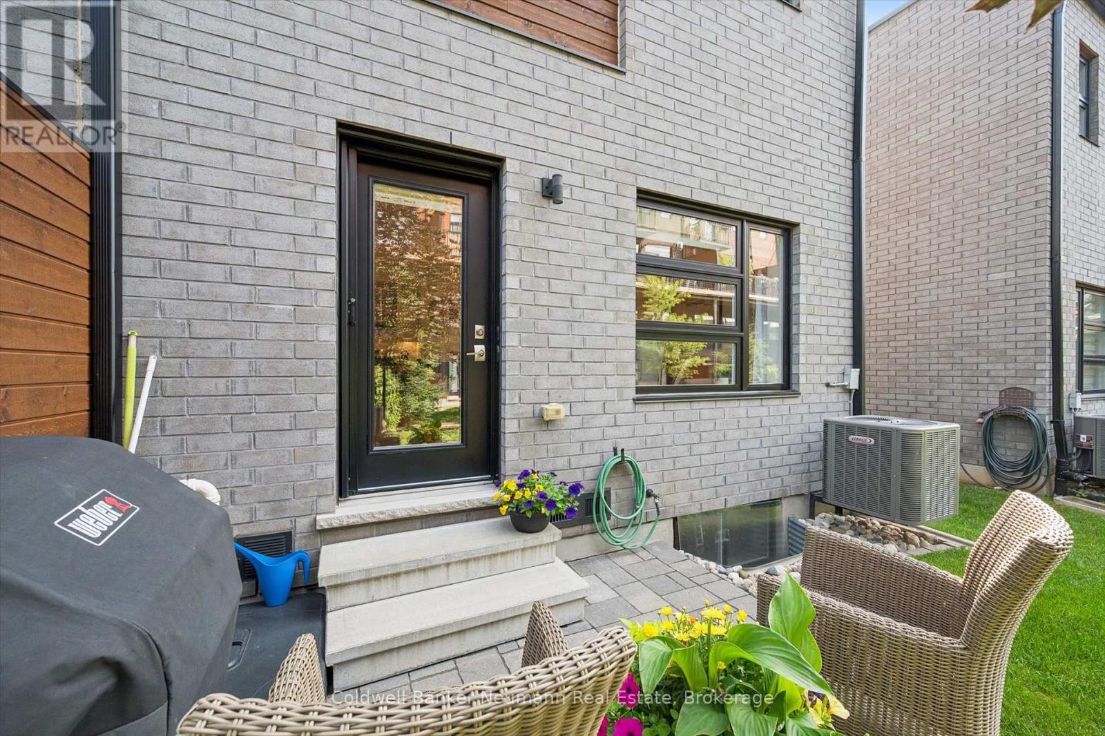 #92 60 ARKELL ROAD - 40