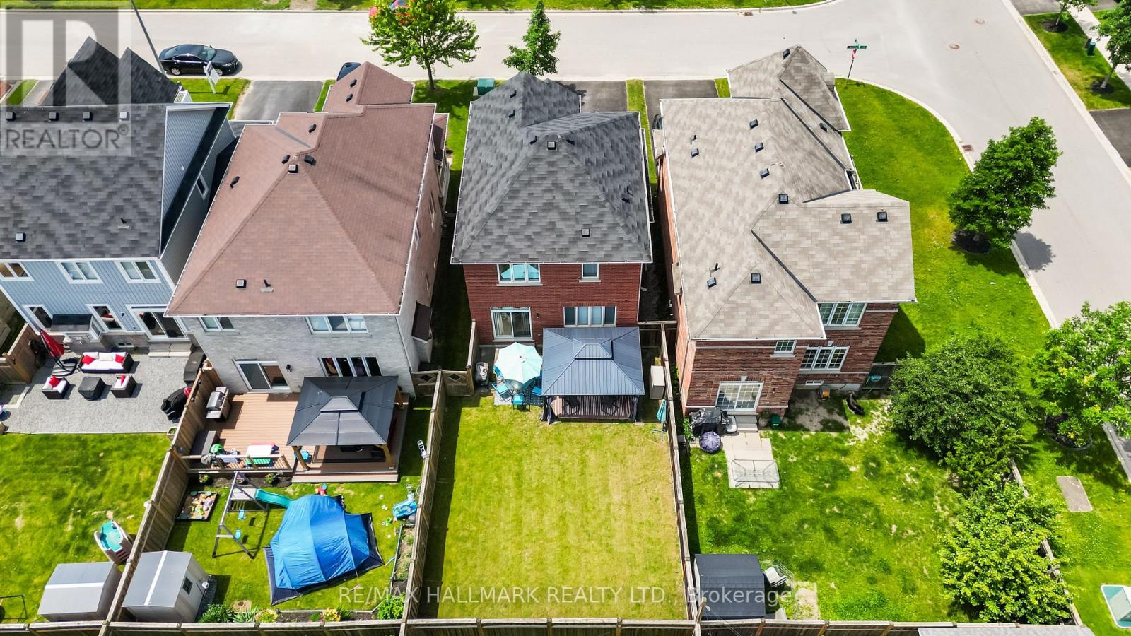 152 MCDONALD CRESCENT - 40