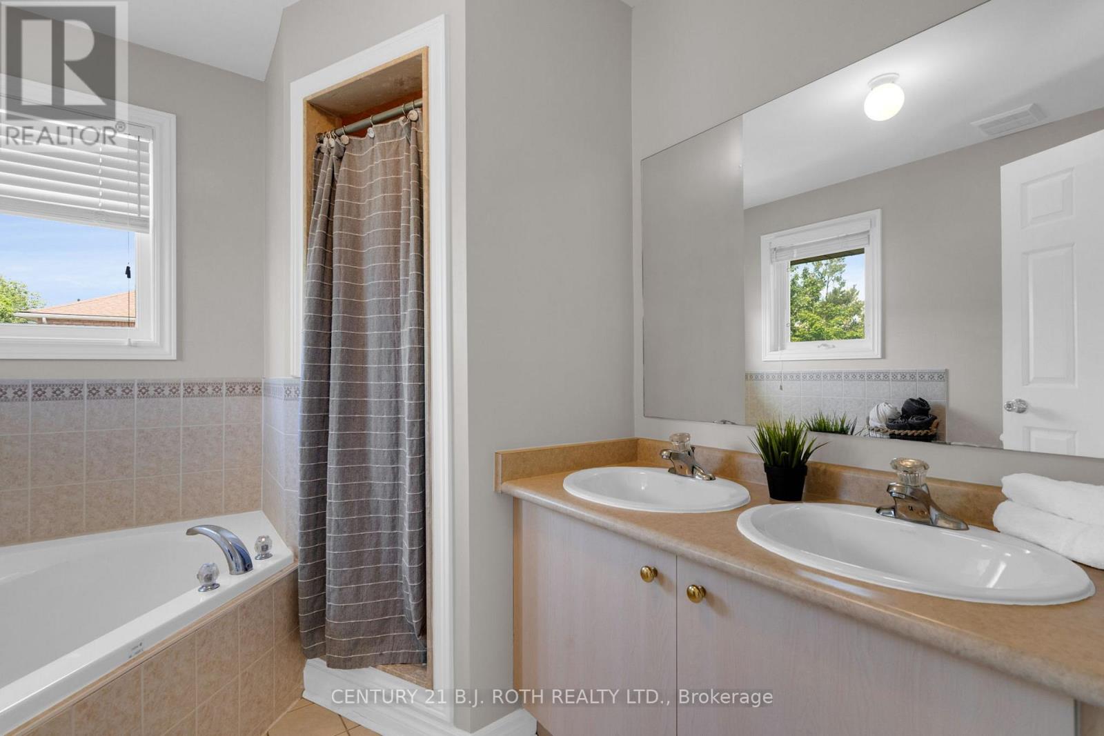 22 SILVERCREEK CRESCENT - Image 23
