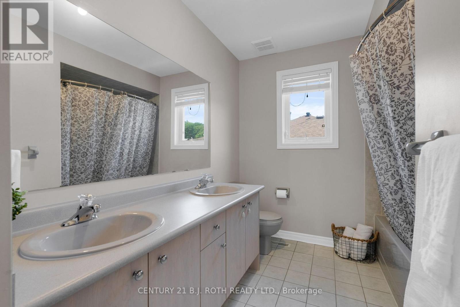 22 SILVERCREEK CRESCENT - Image 29