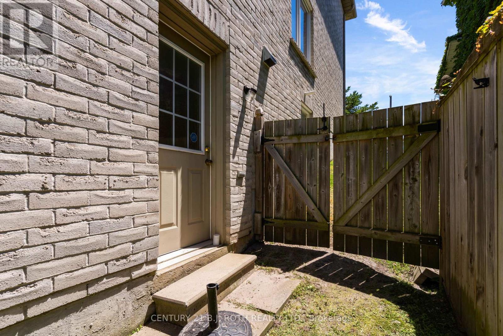 22 SILVERCREEK CRESCENT - Image 45