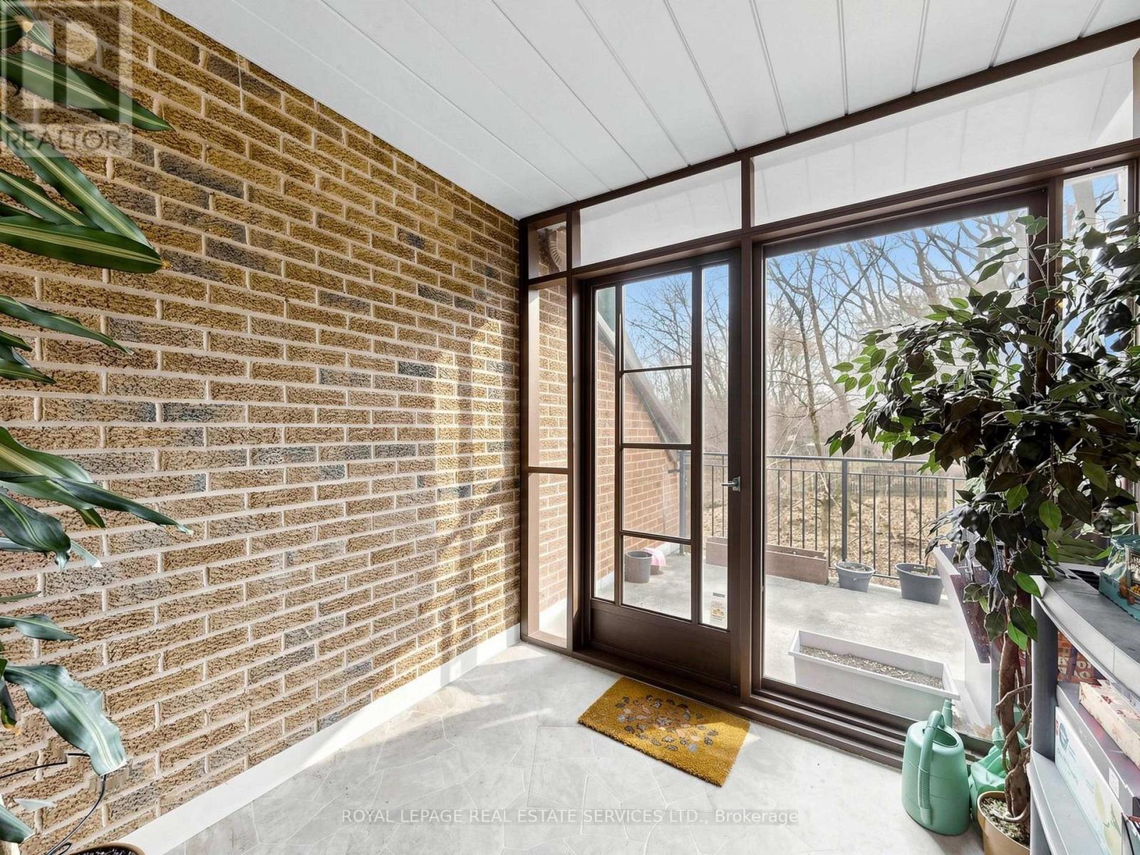 #21 530 FALGARWOOD DRIVE - 39