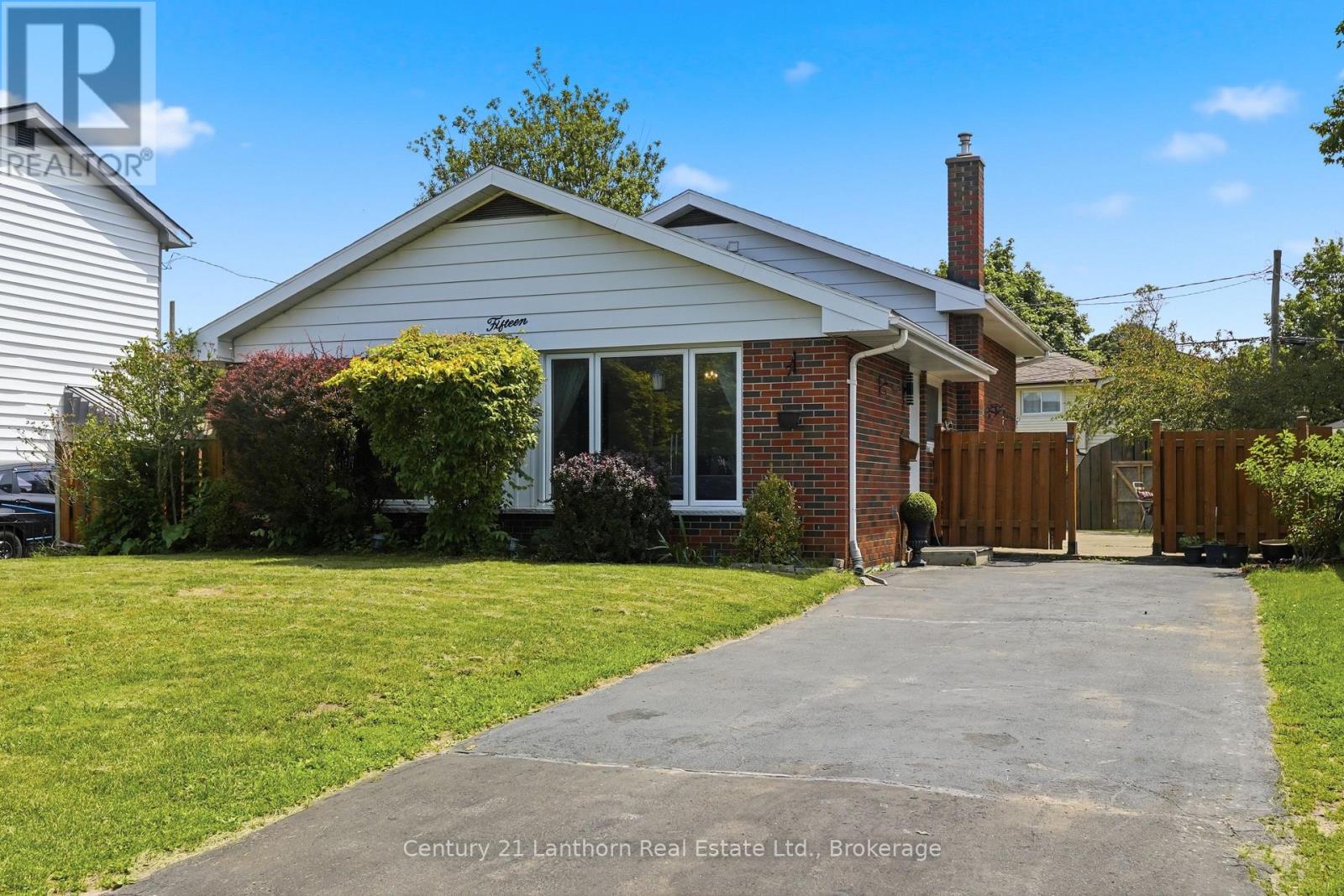 15 WILSON CRESCENT - 1
