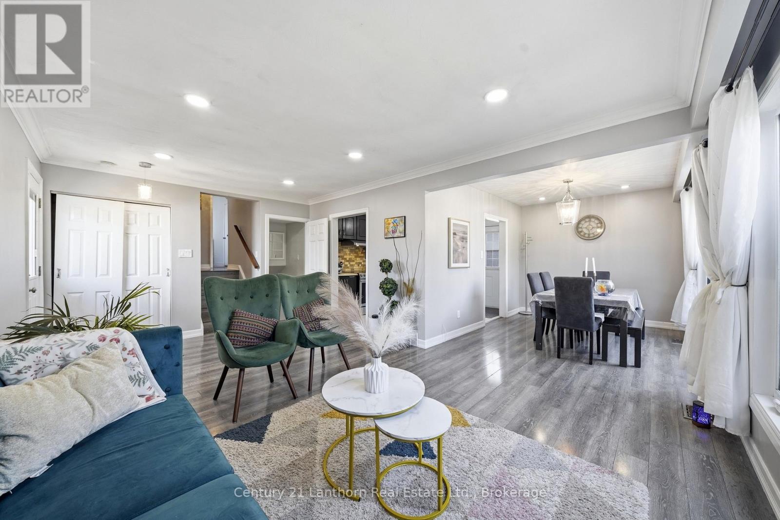 15 WILSON CRESCENT - 11
