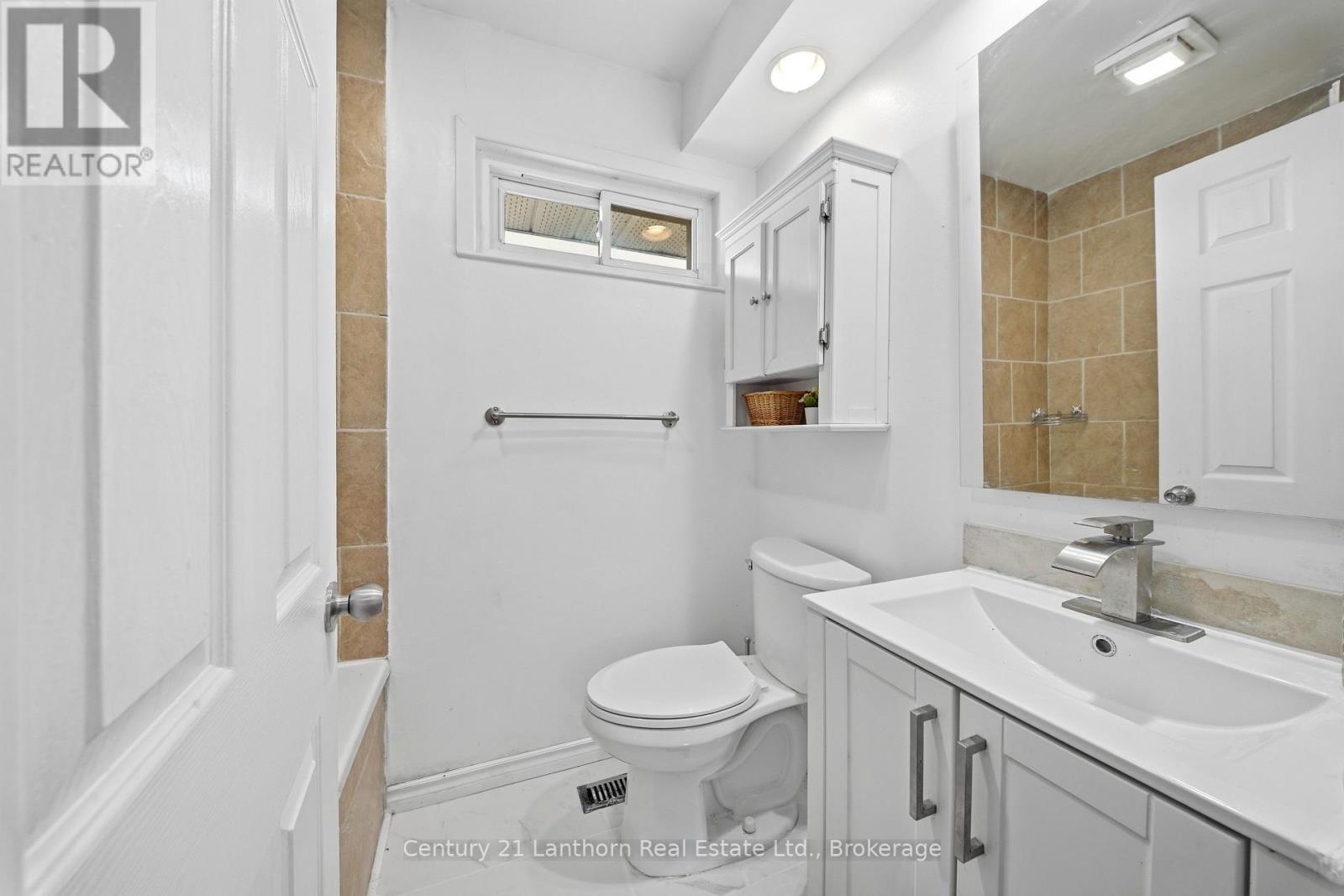 15 WILSON CRESCENT - 14