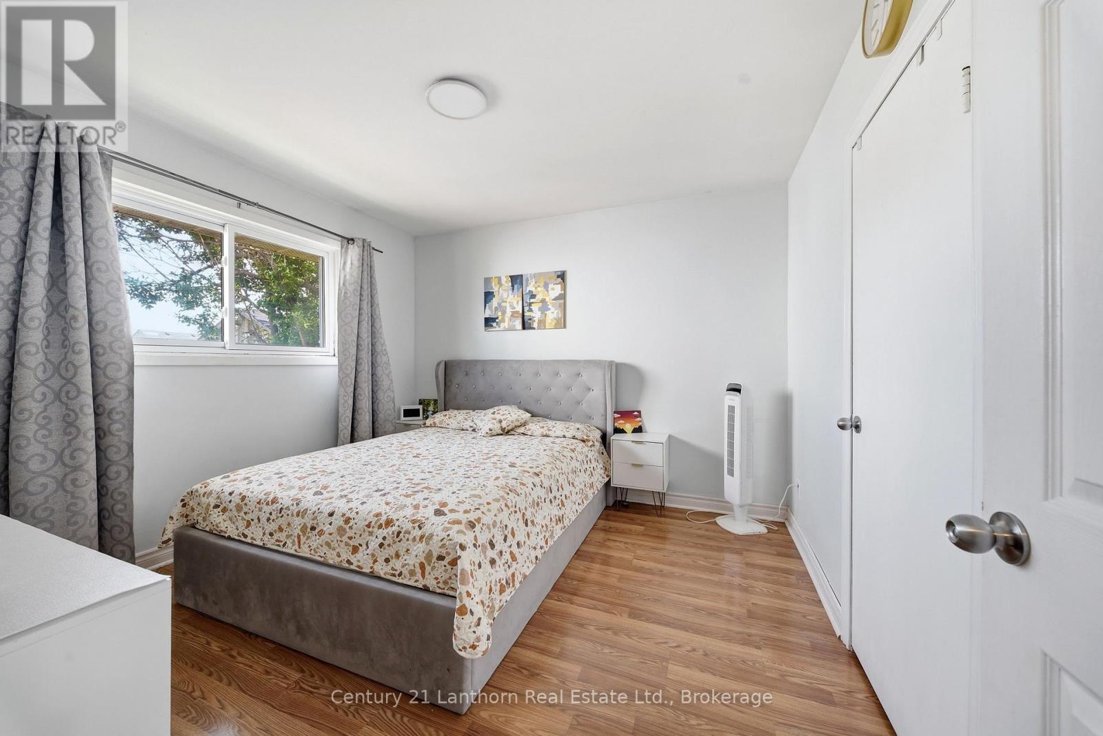 15 WILSON CRESCENT - 15