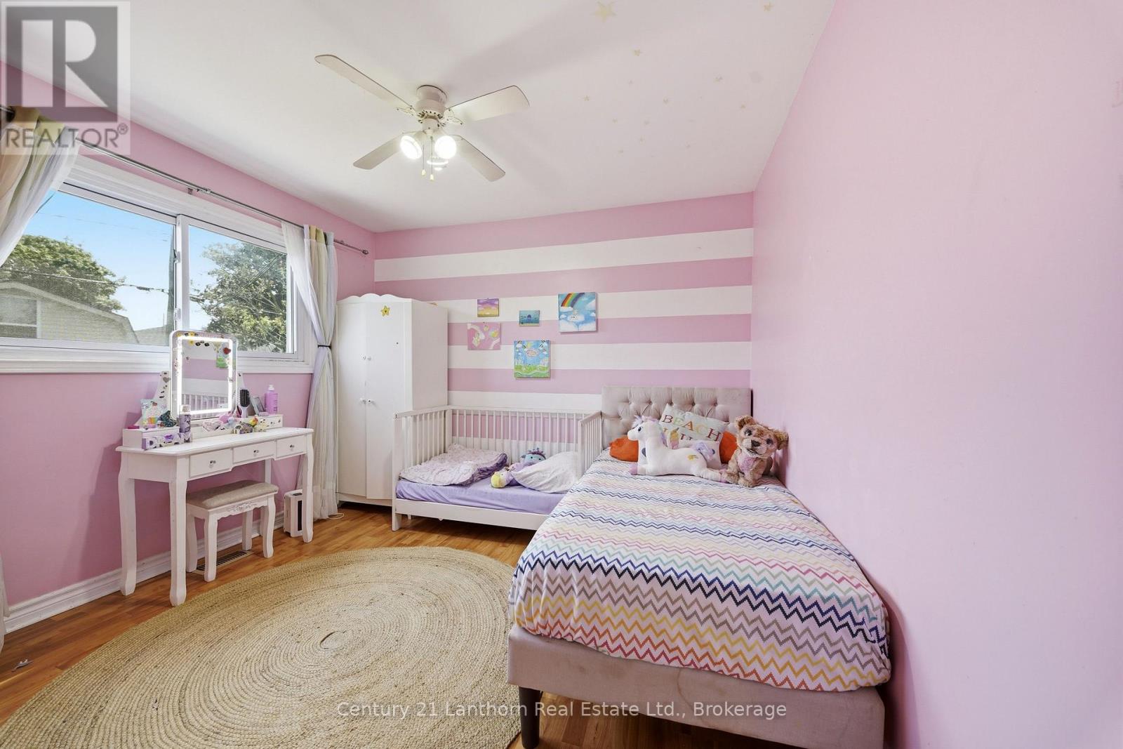 15 WILSON CRESCENT - 17