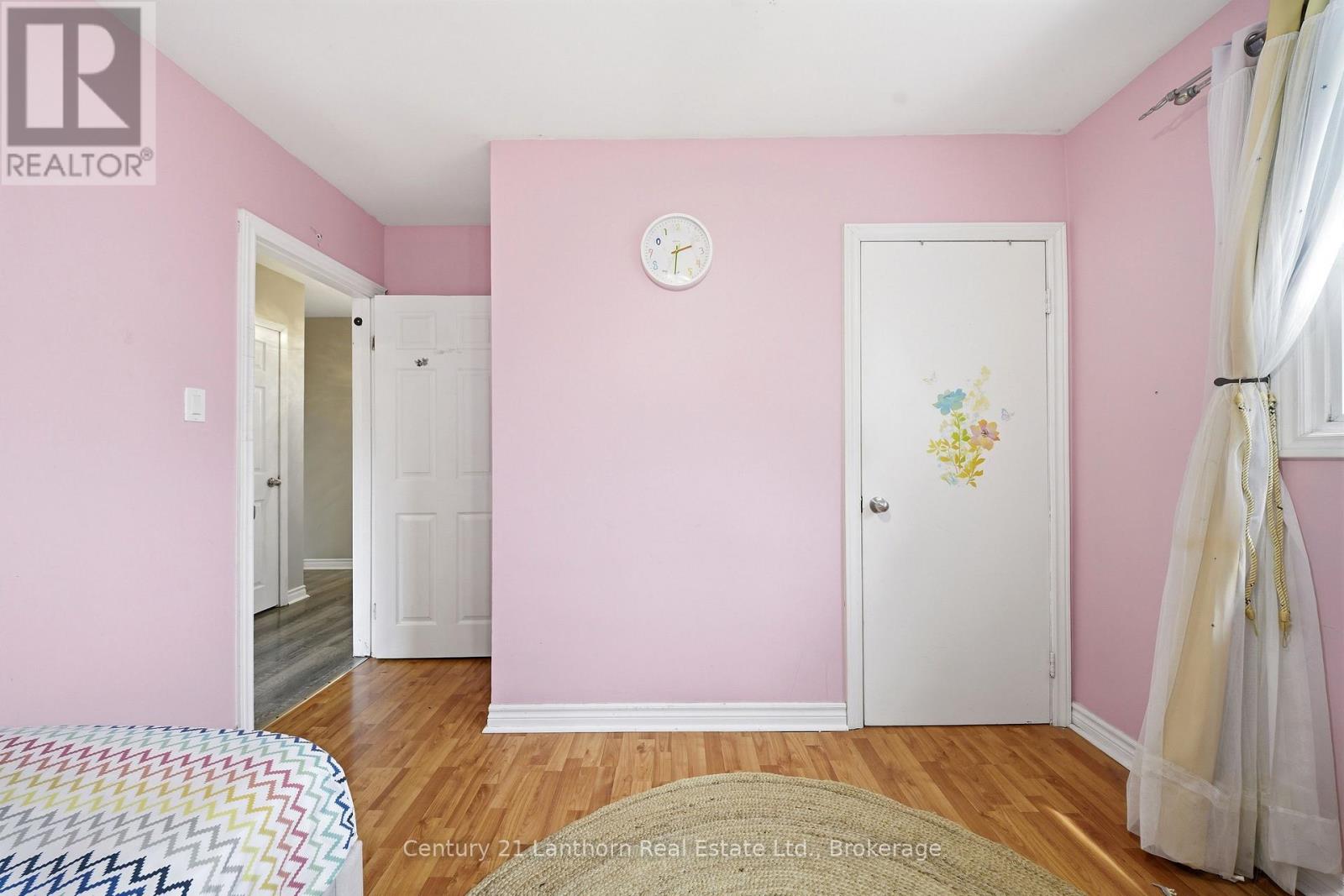 15 WILSON CRESCENT - 18