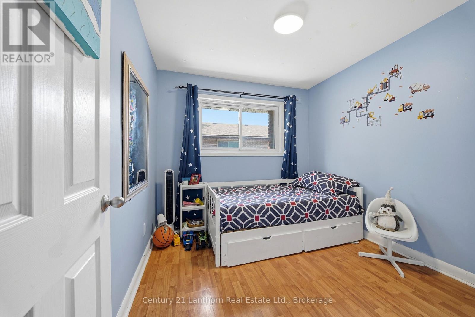 15 WILSON CRESCENT - 19