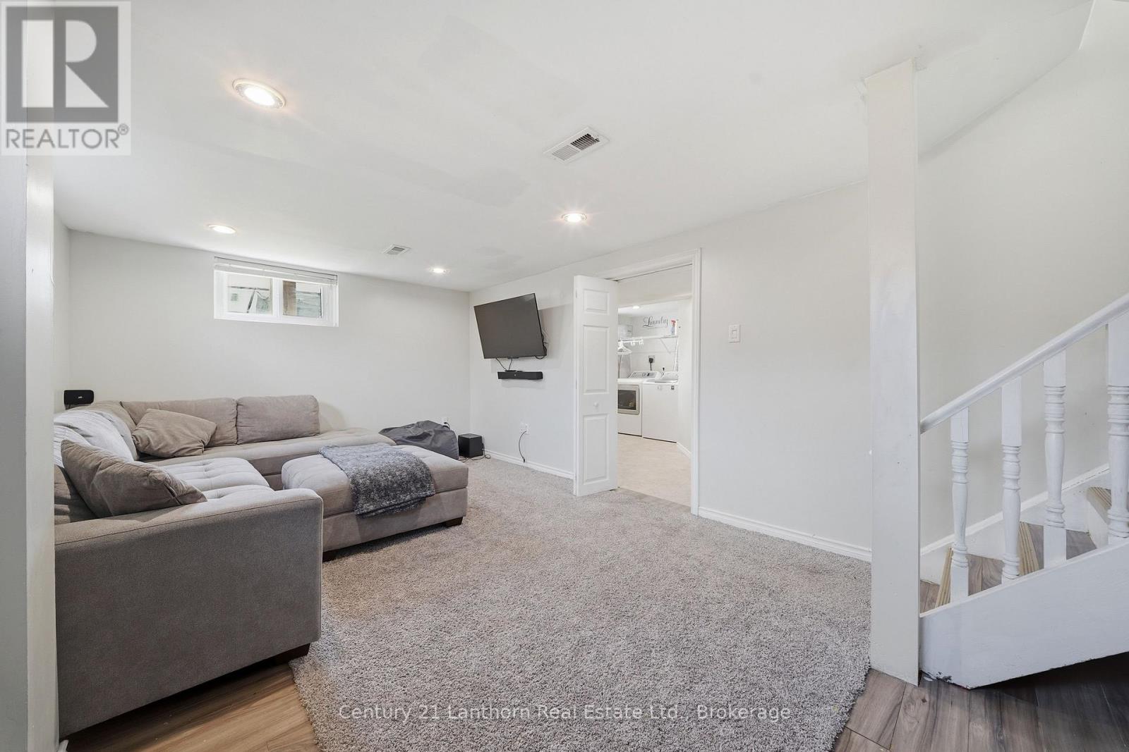 15 WILSON CRESCENT - 22