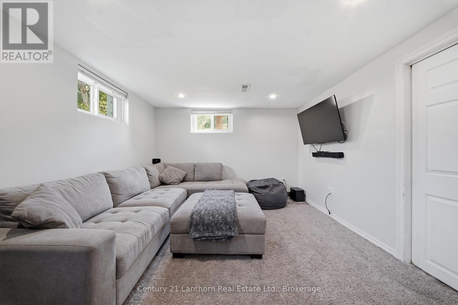 15 WILSON CRESCENT - 23