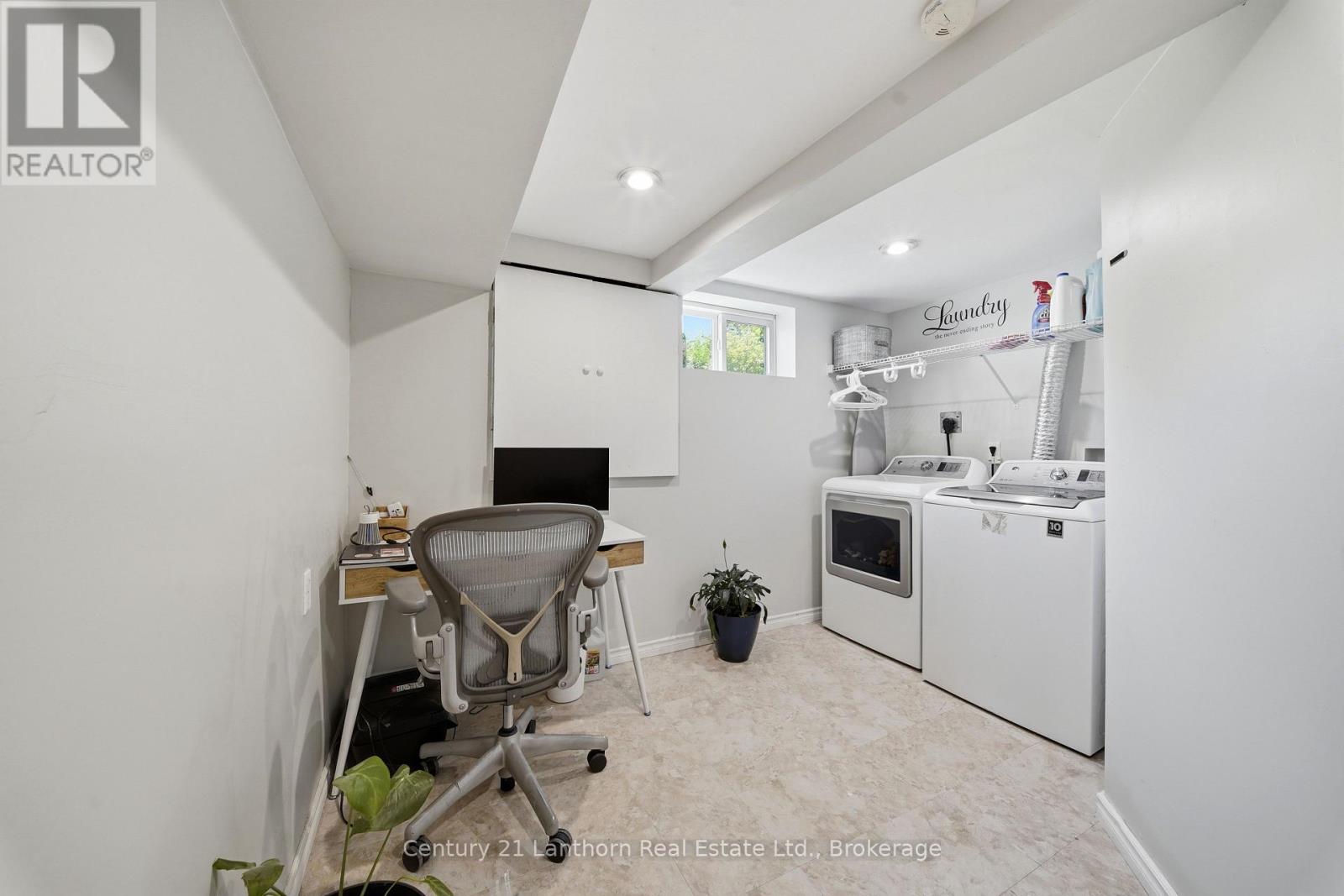 15 WILSON CRESCENT - 25
