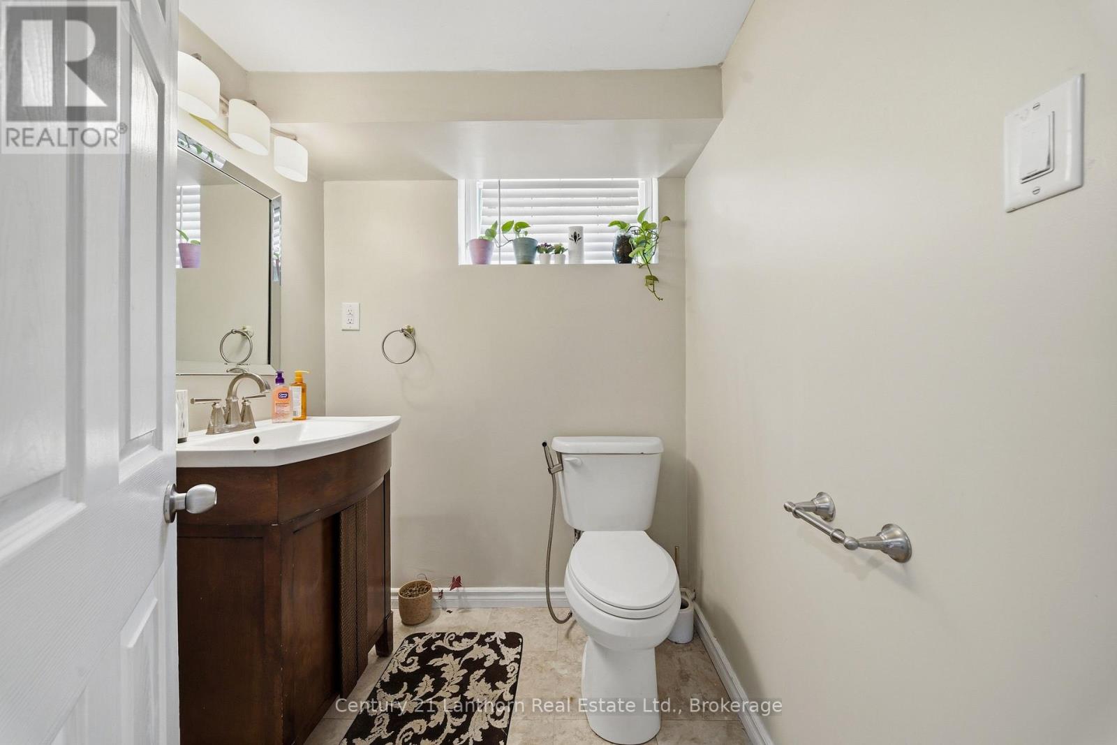 15 WILSON CRESCENT - 26